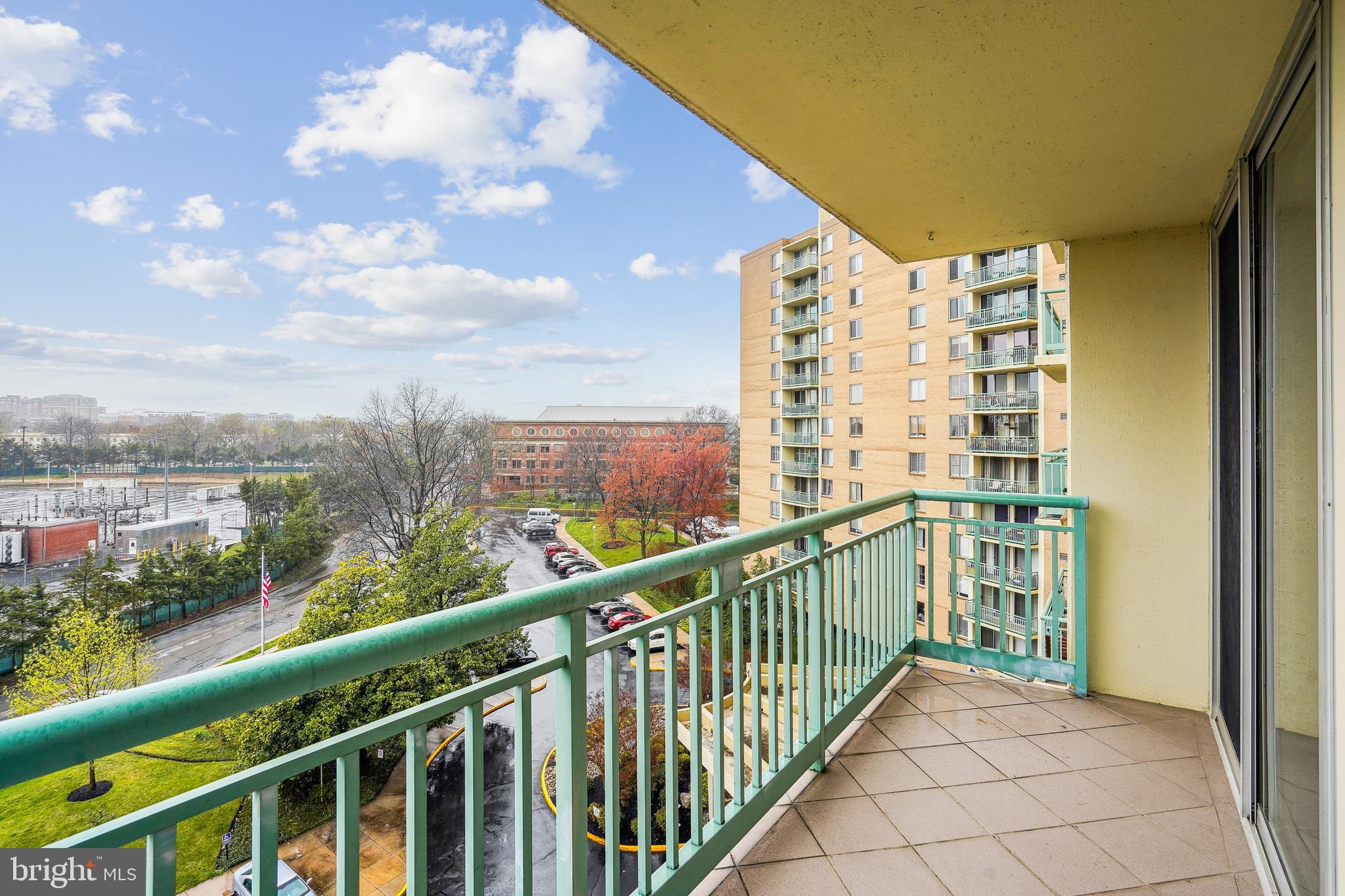 501 SLATERS LANE 606