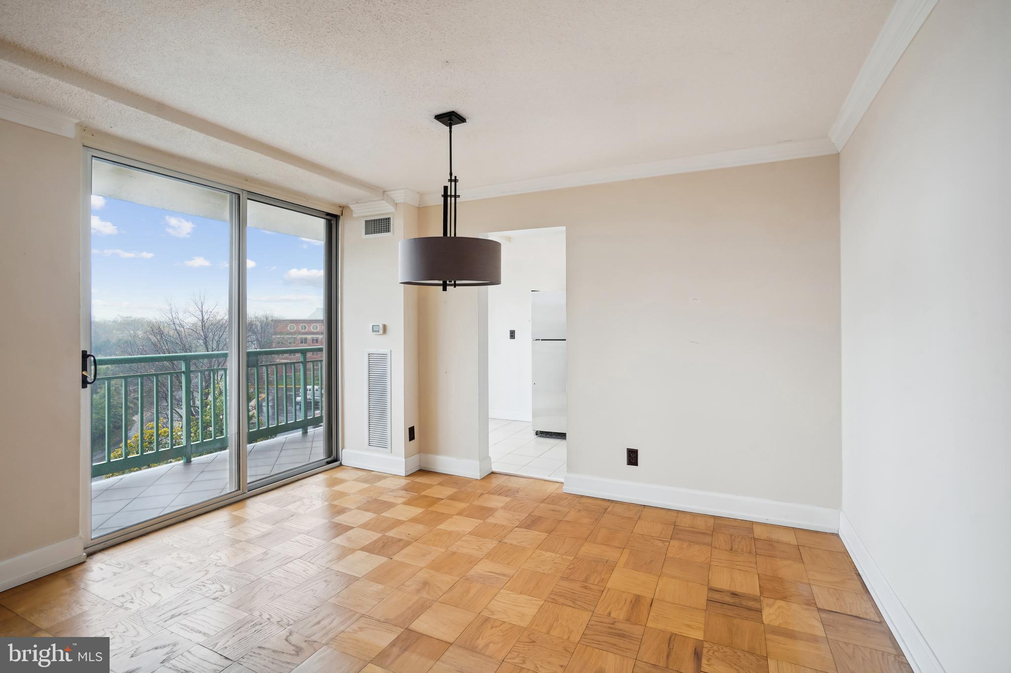 501 SLATERS LANE 606