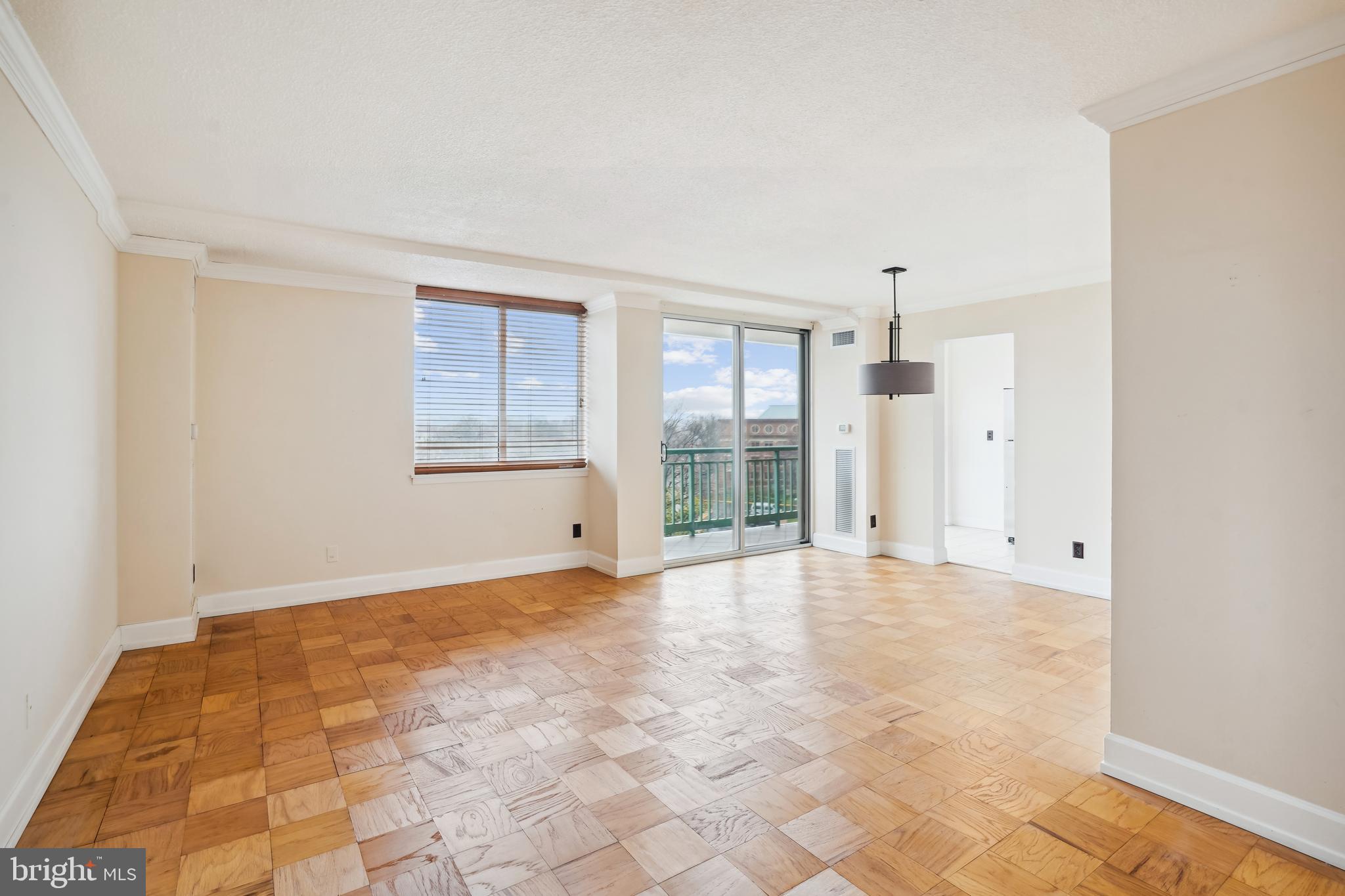 501 SLATERS LANE 606