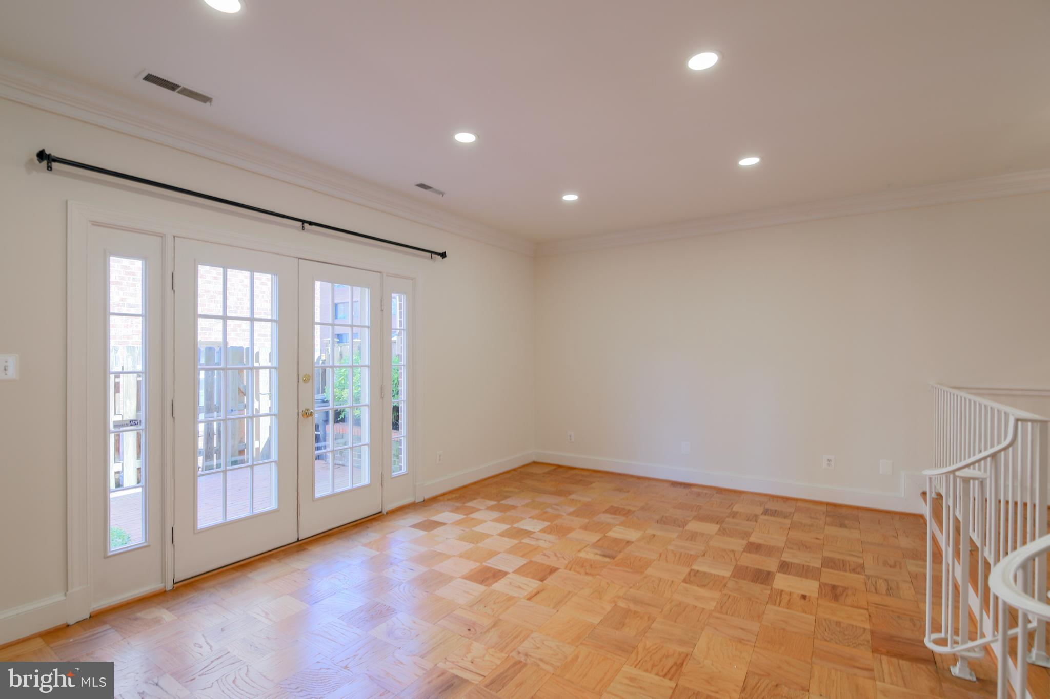 215 ORONOCO STREET