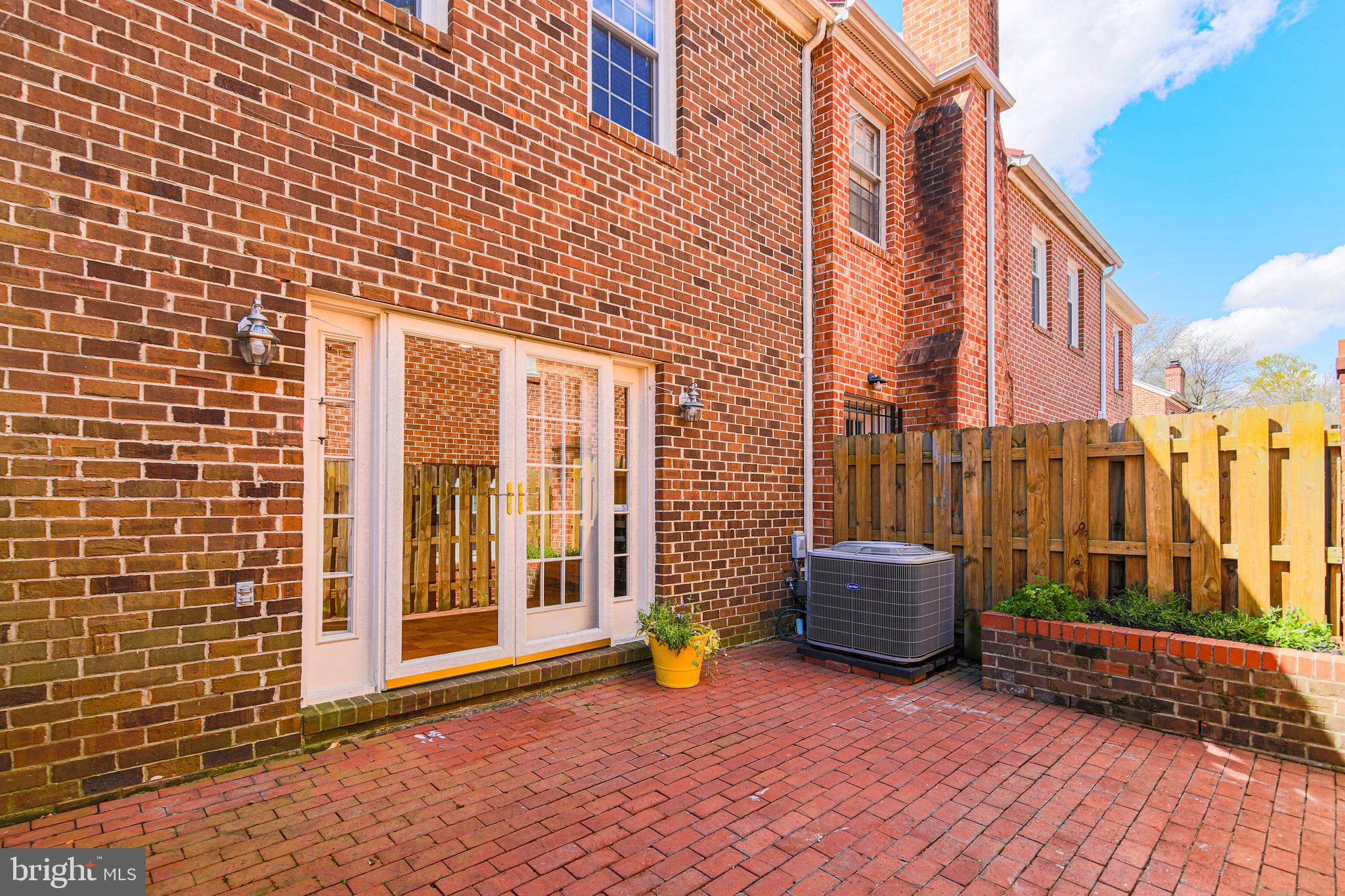 215 ORONOCO STREET