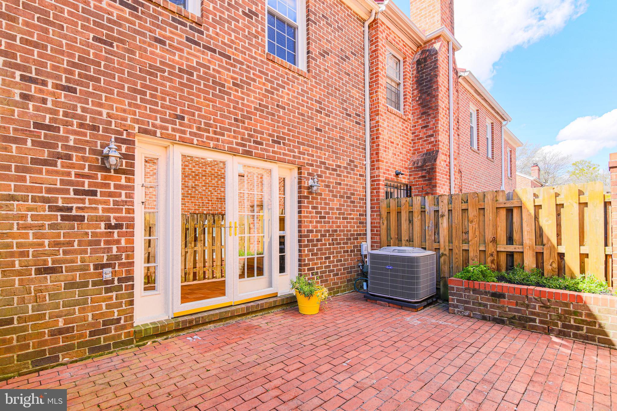 215 ORONOCO STREET