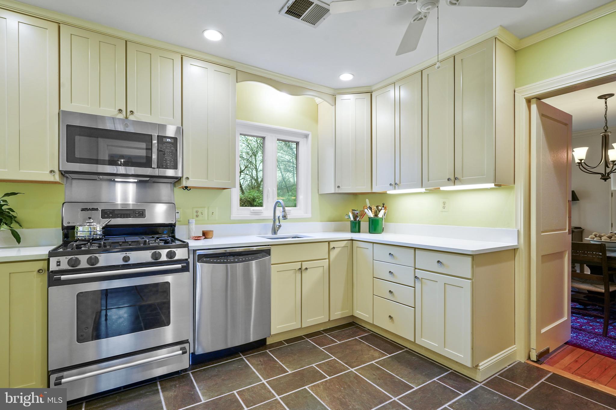 904 W BRADDOCK ROAD