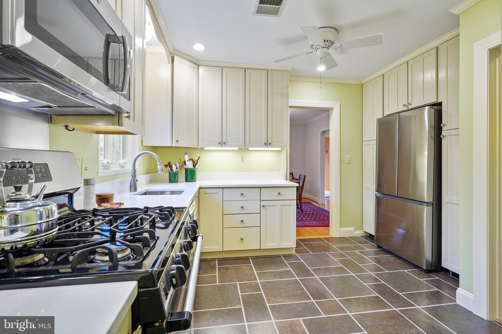 904 W BRADDOCK ROAD