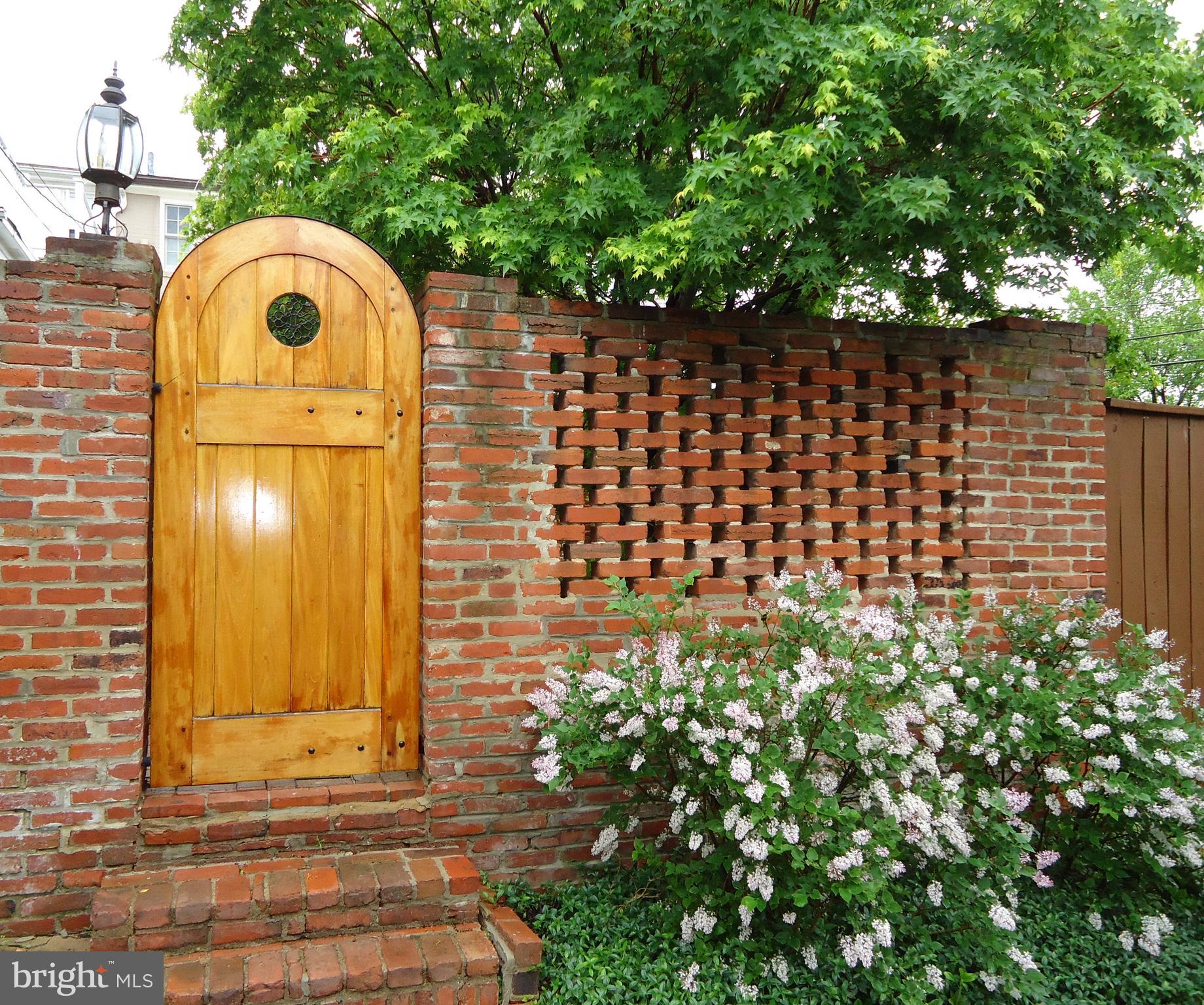 902 S SAINT ASAPH STREET