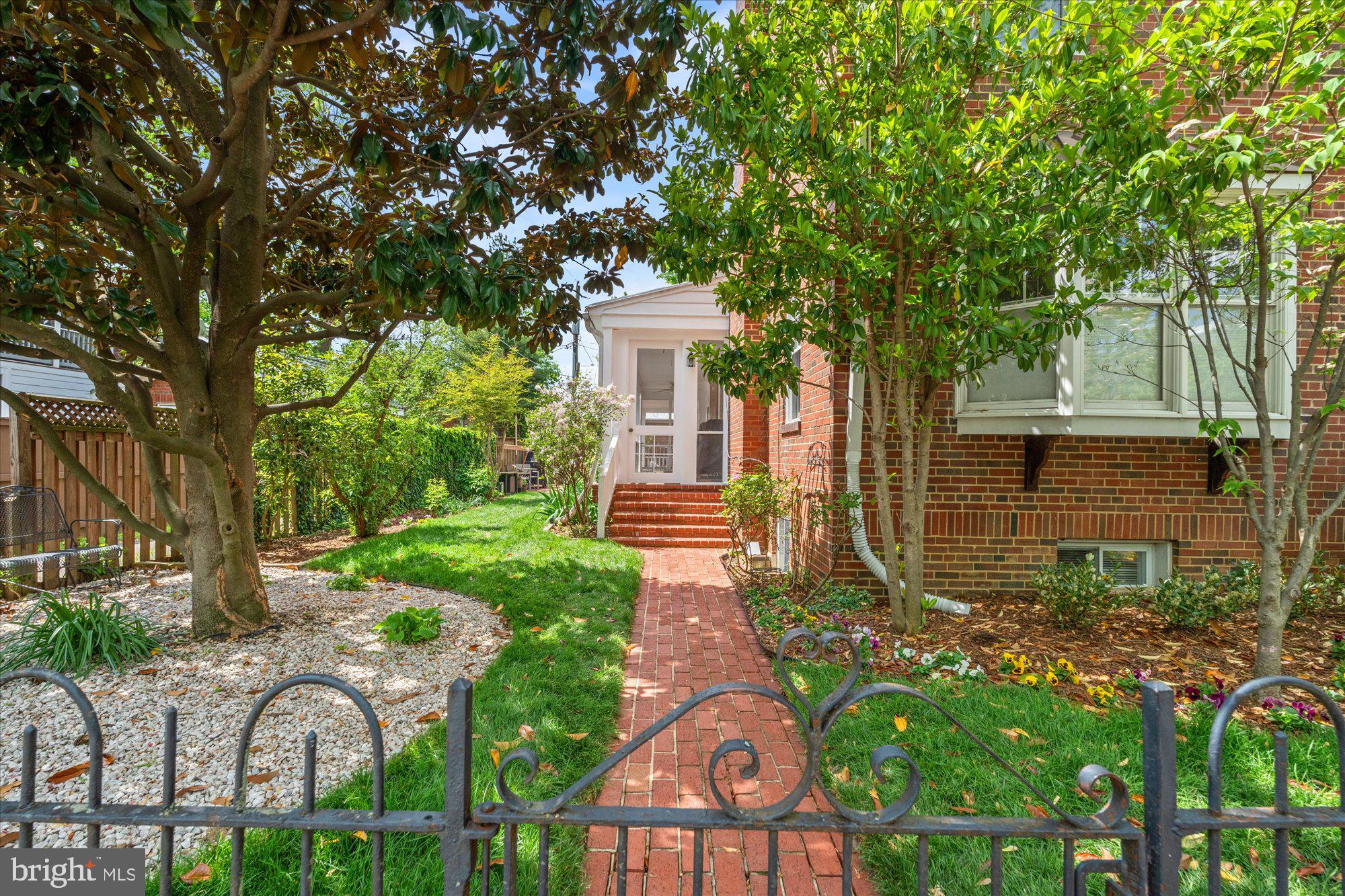 416 N PEYTON STREET