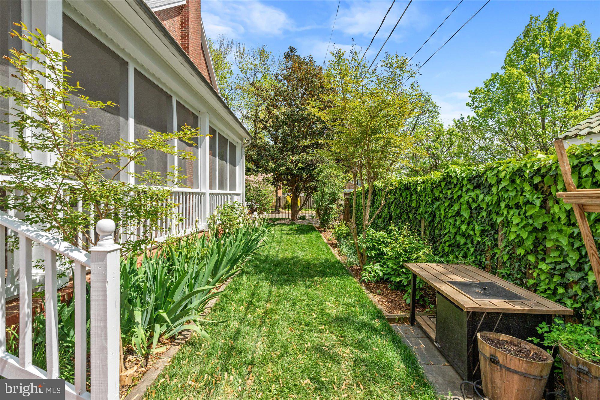 416 N PEYTON STREET
