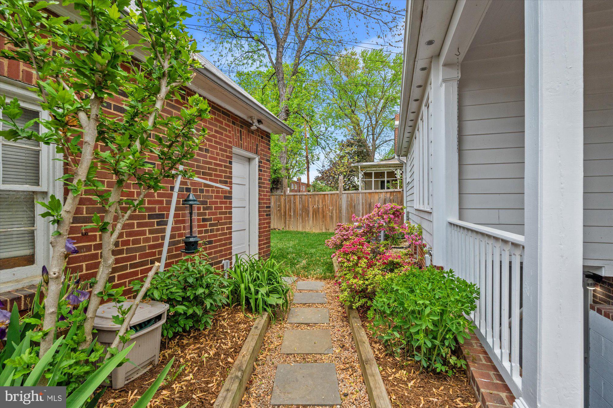 416 N PEYTON STREET