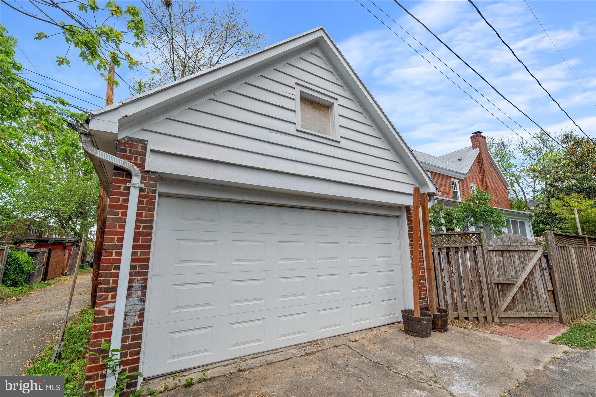 416 N PEYTON STREET