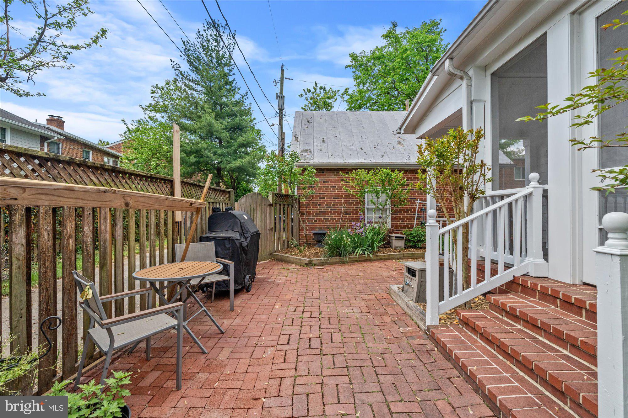 416 N PEYTON STREET