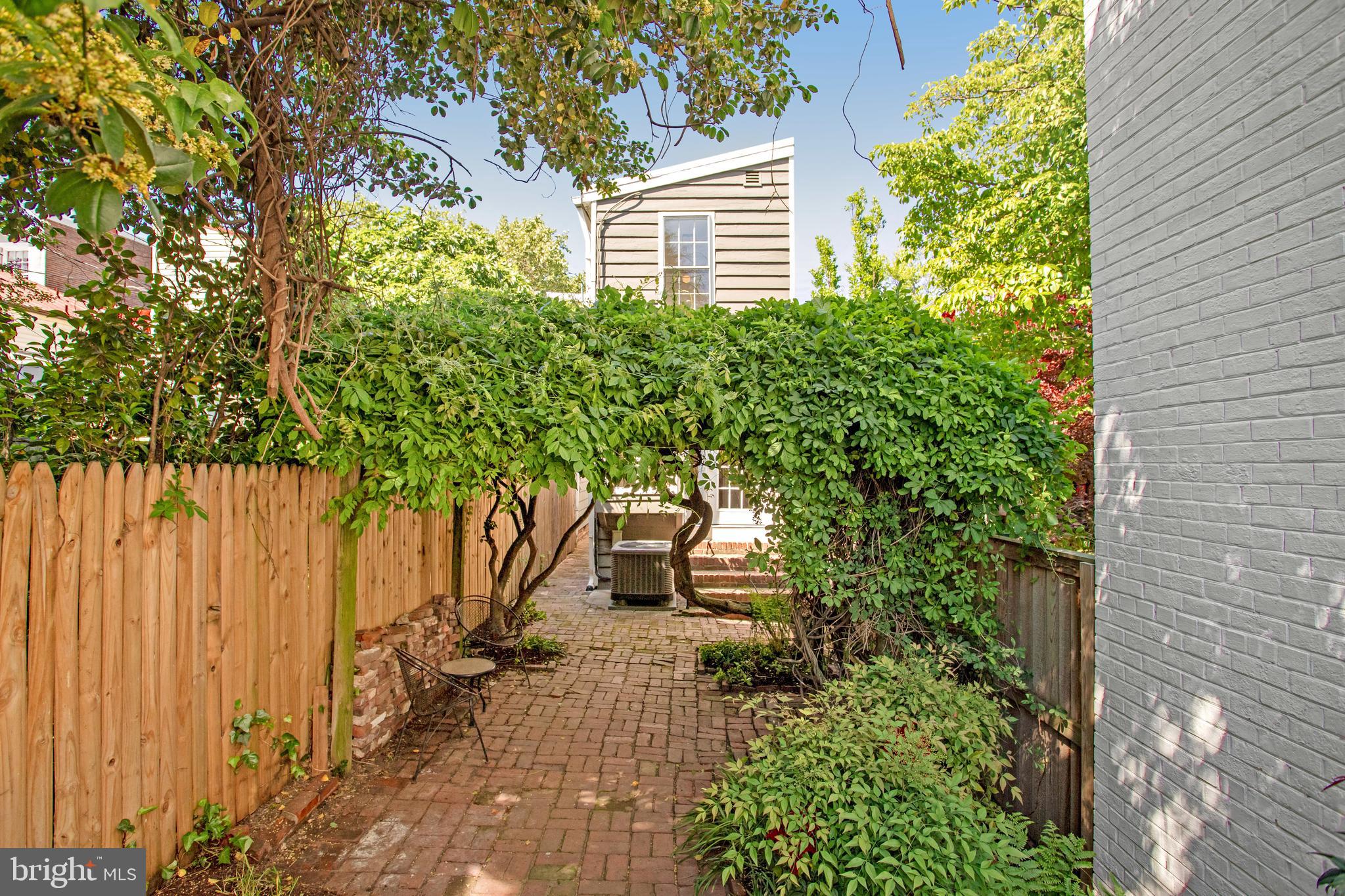 514 QUEEN STREET