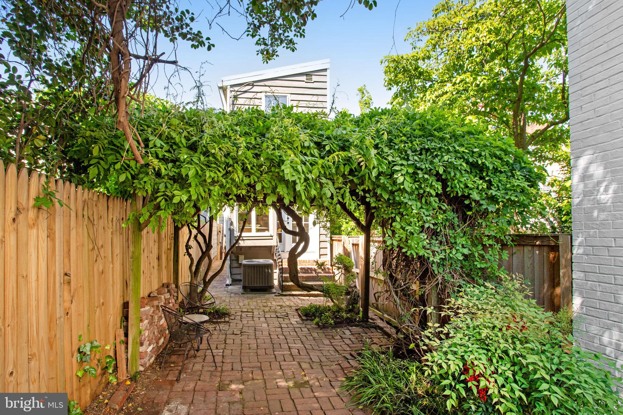 514 QUEEN STREET