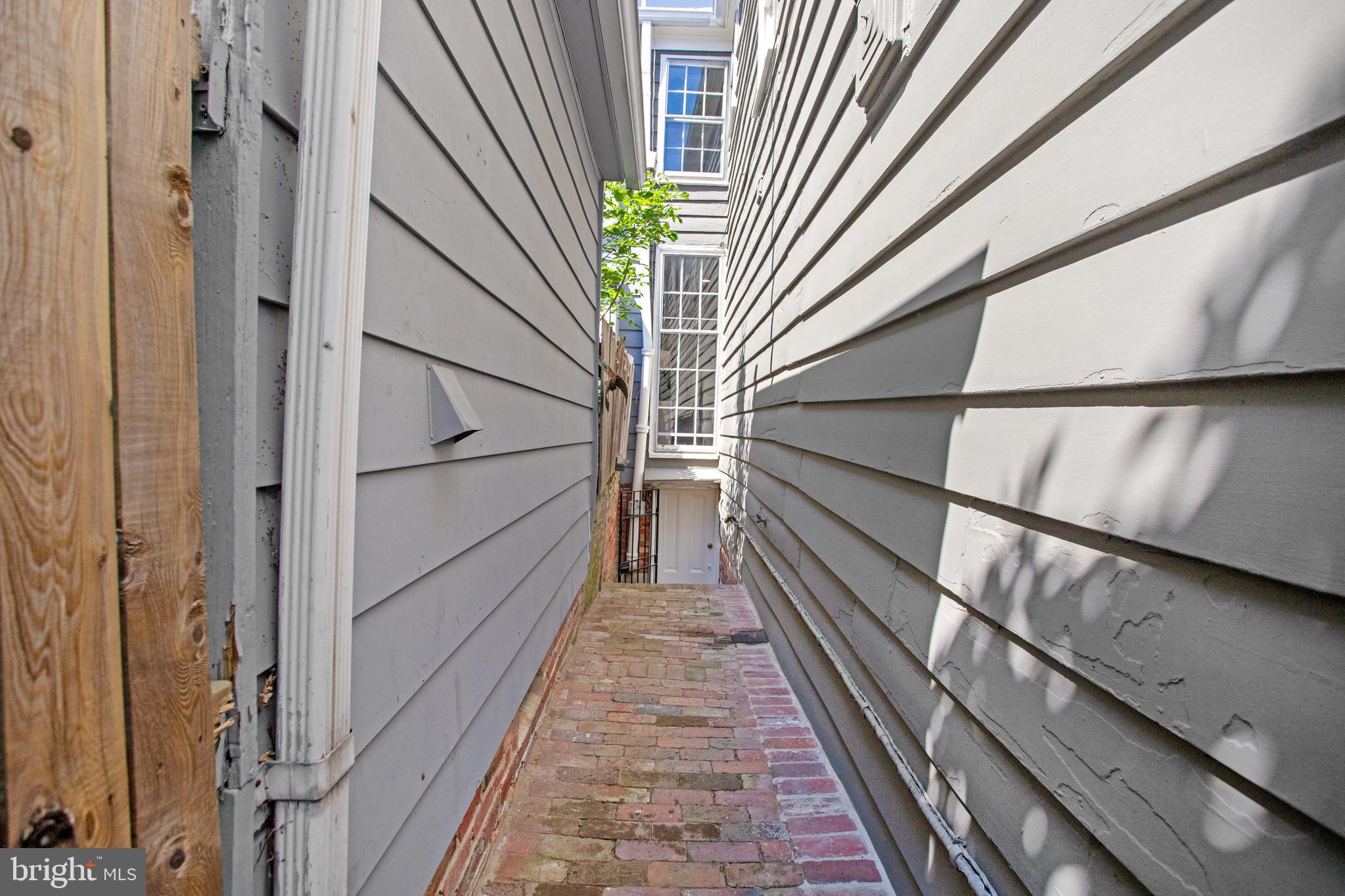 514 QUEEN STREET