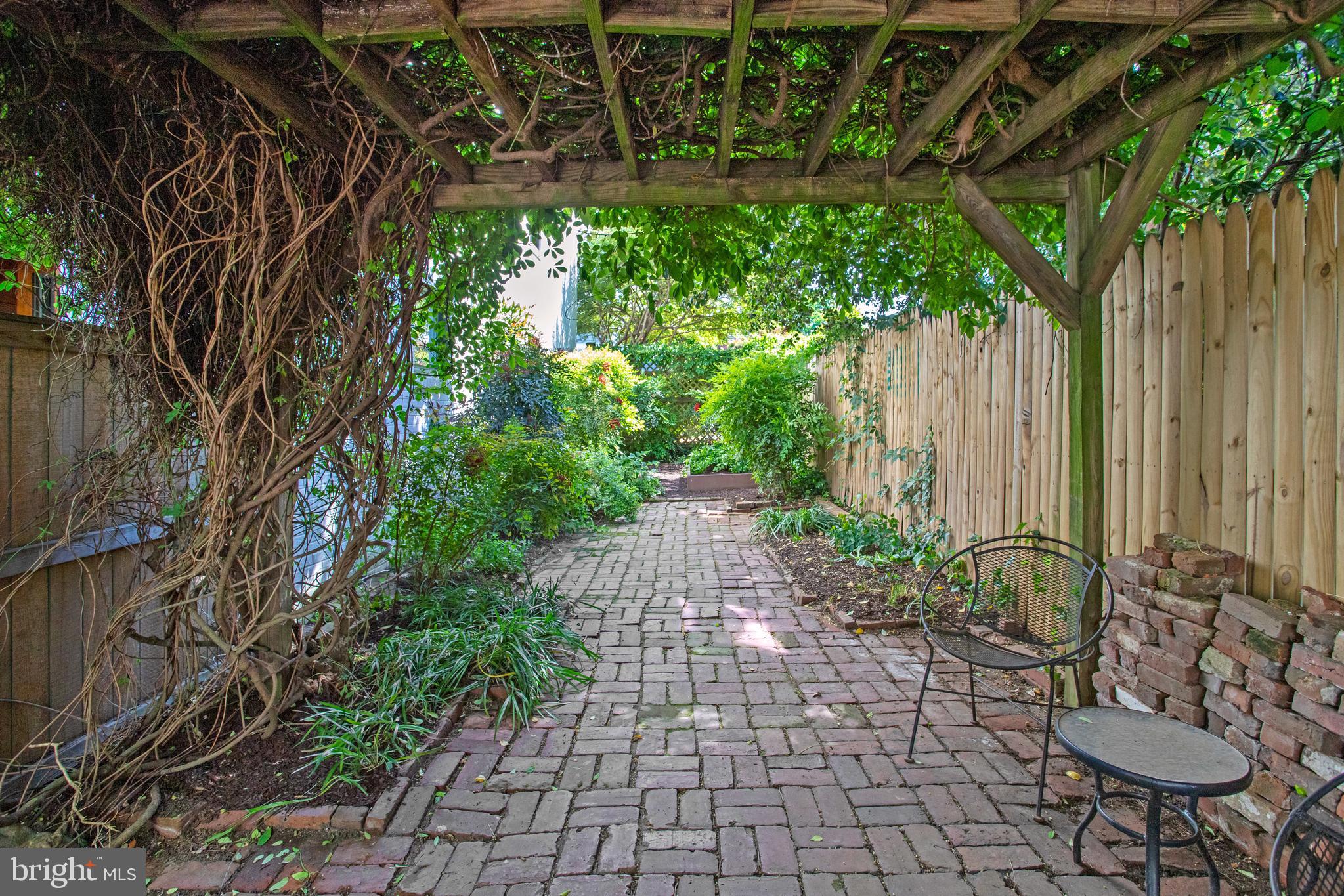 514 QUEEN STREET