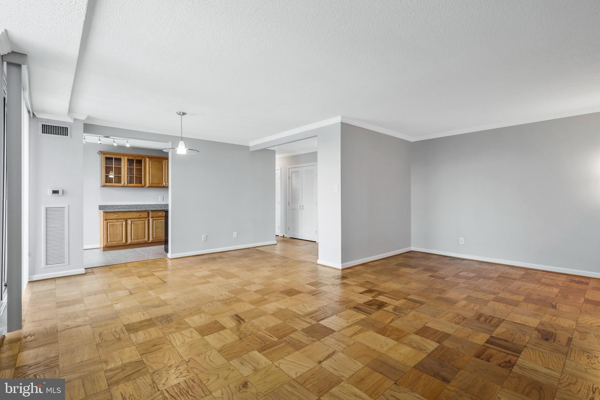 501 SLATERS LANE 306