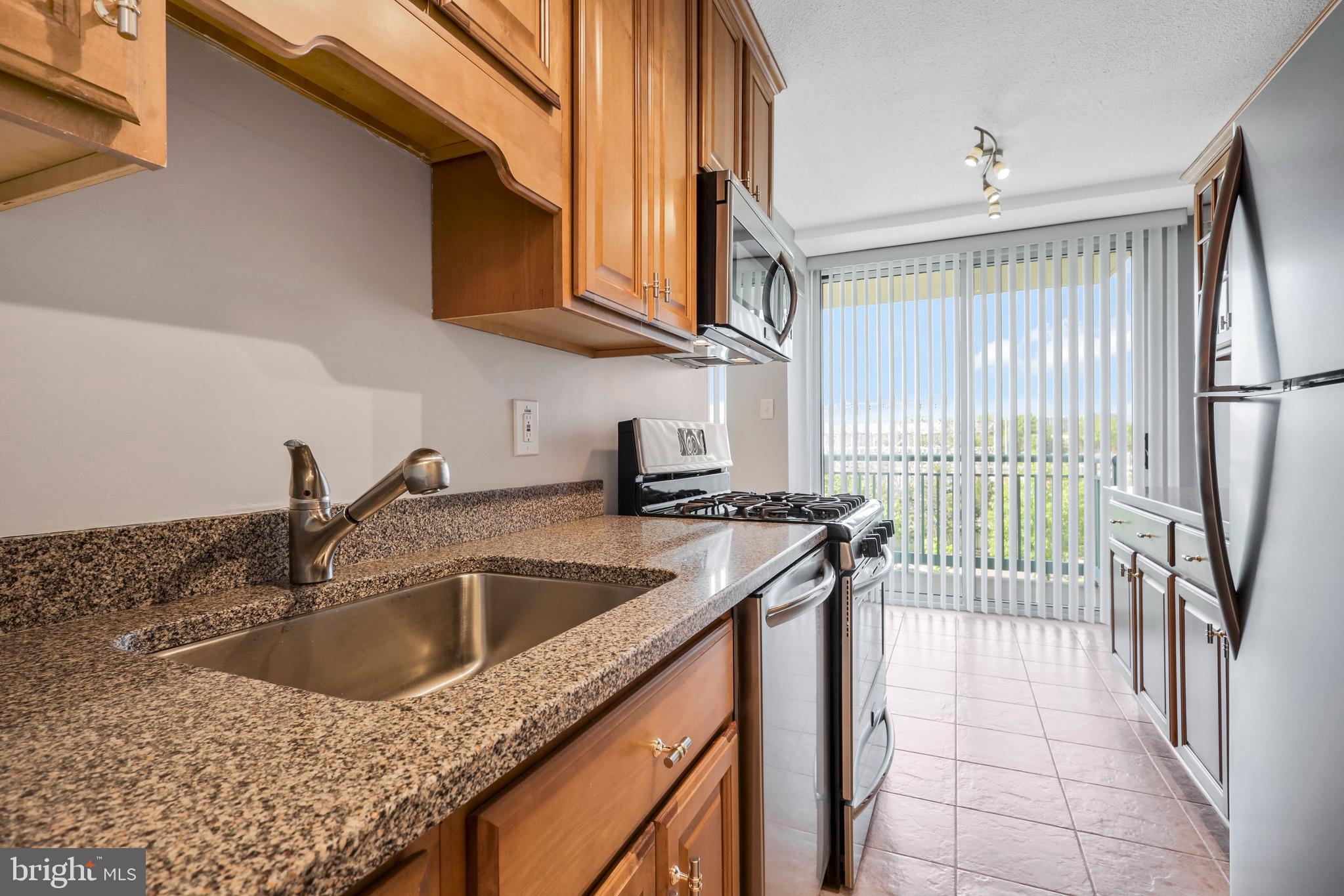 501 SLATERS LANE 306