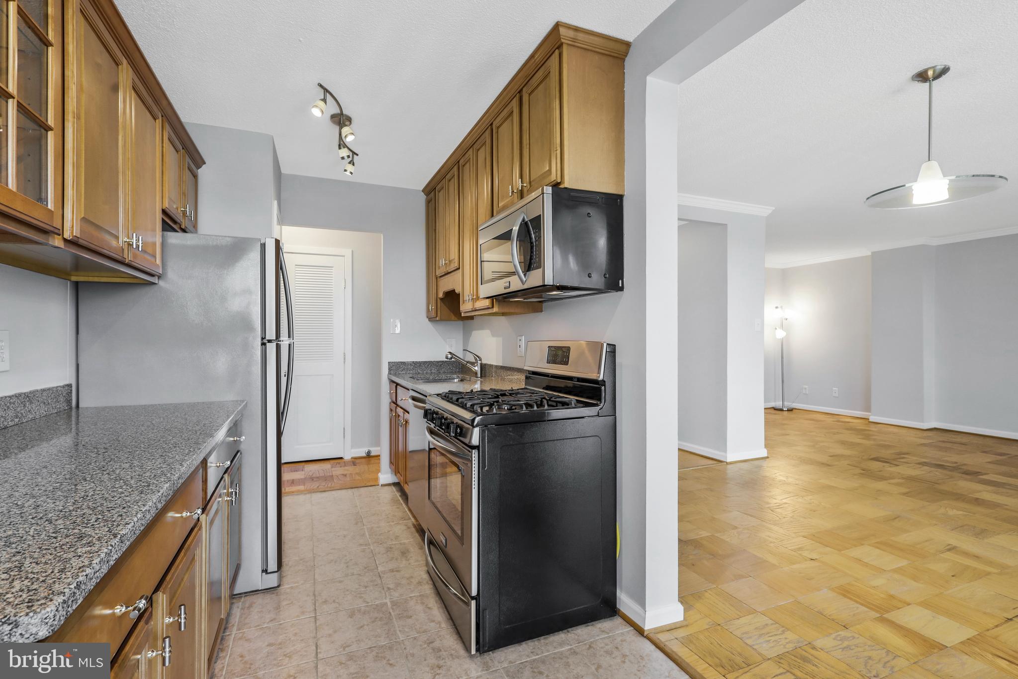 501 SLATERS LANE 306