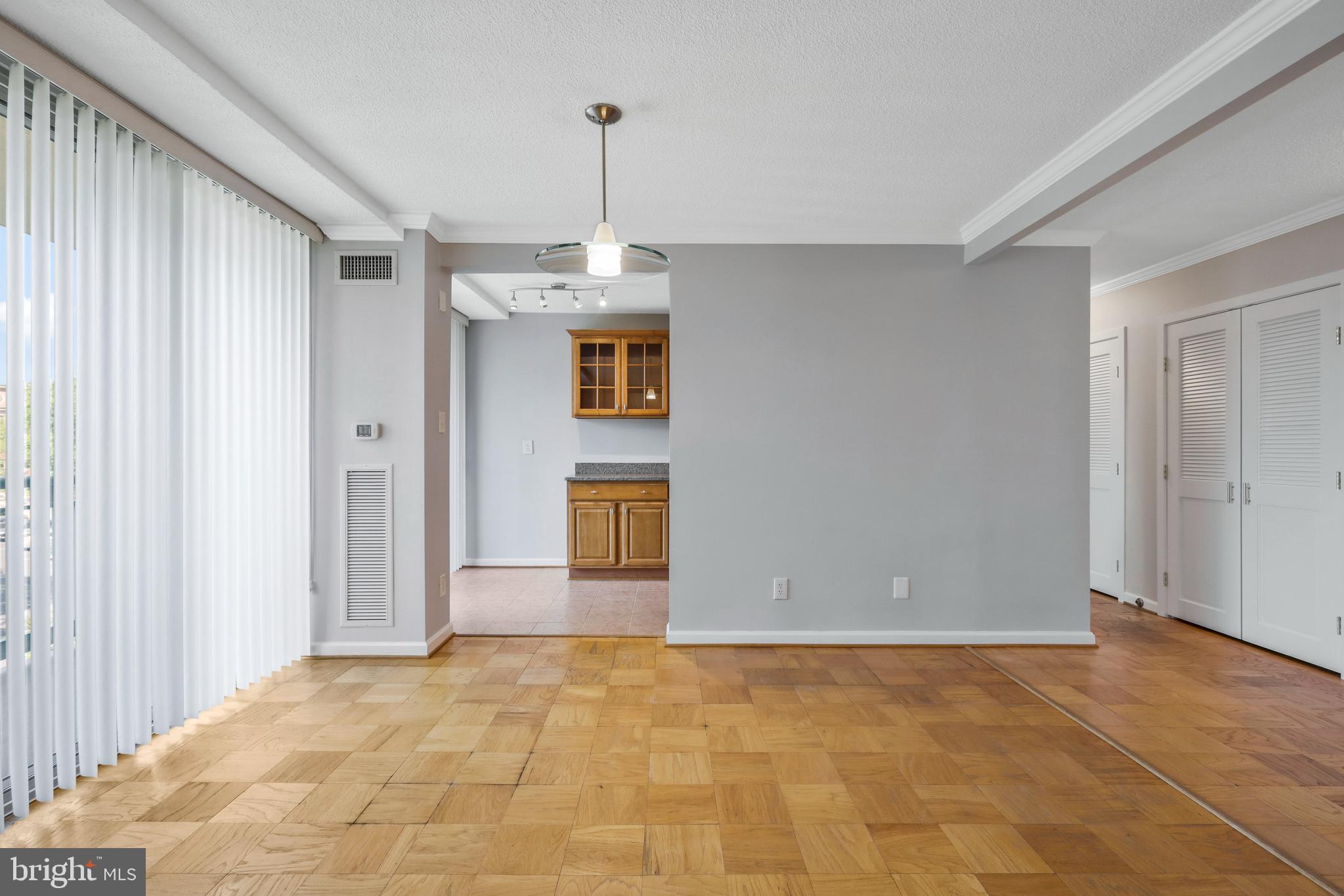 501 SLATERS LANE 306
