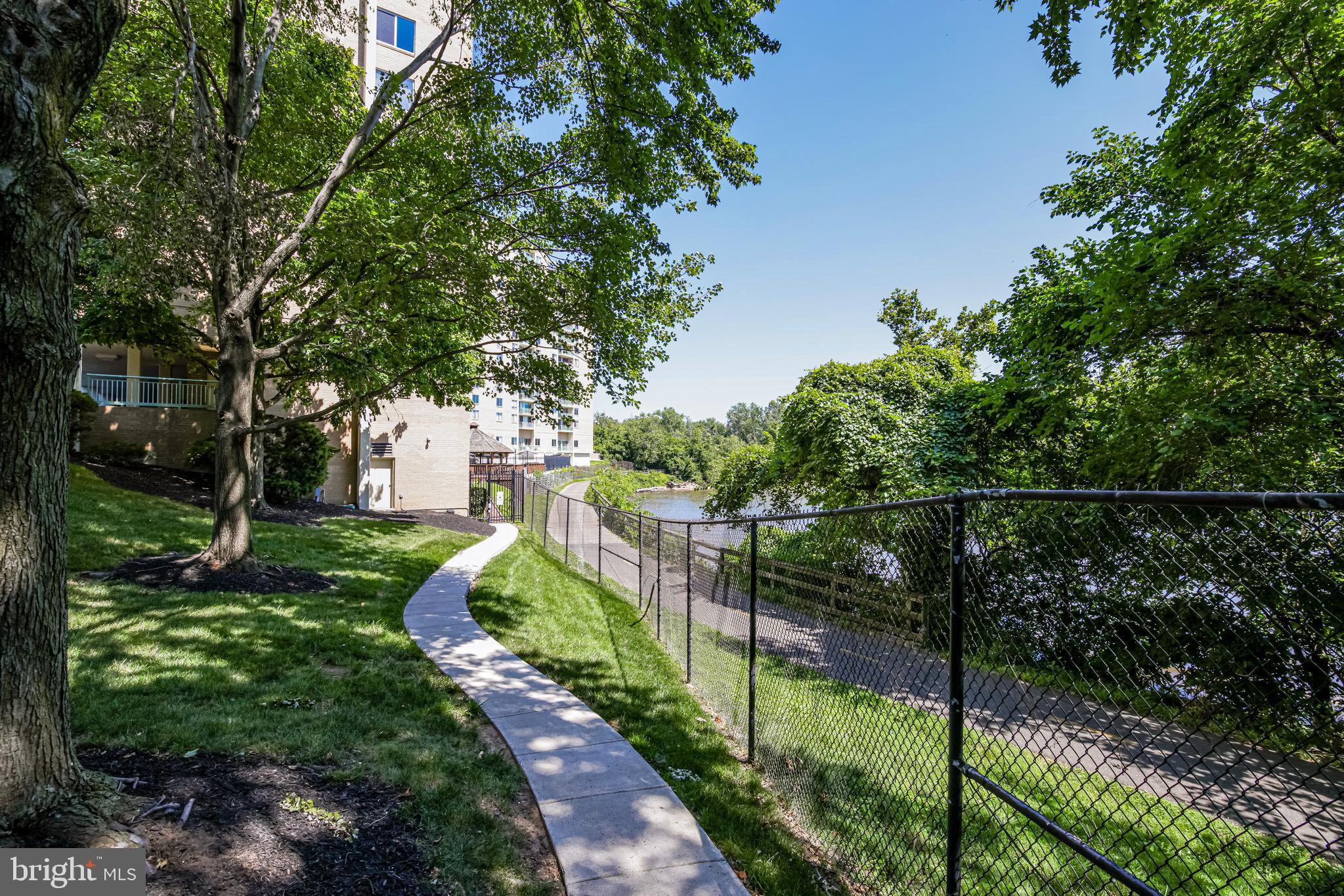501 SLATERS LANE 306