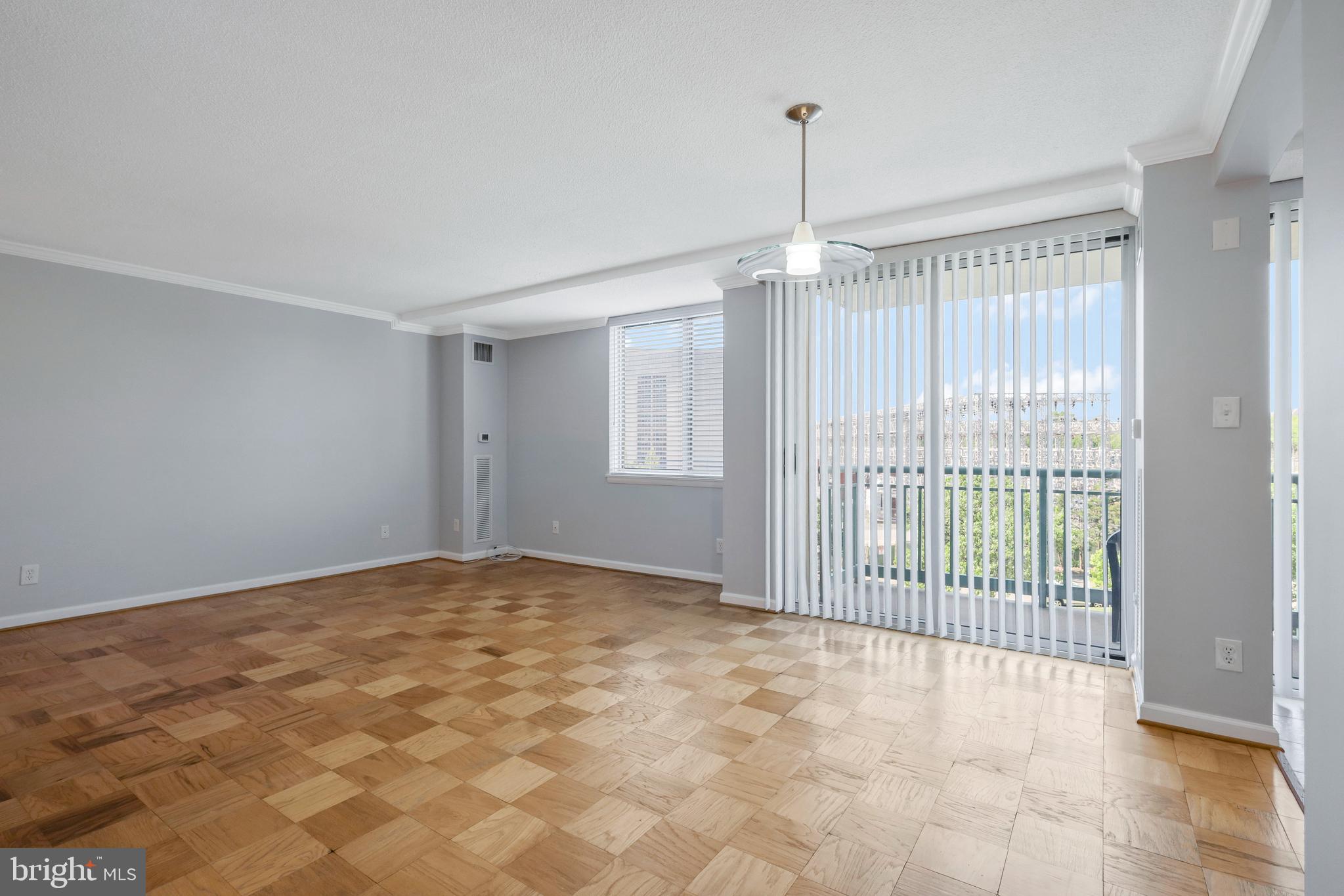 501 SLATERS LANE 306