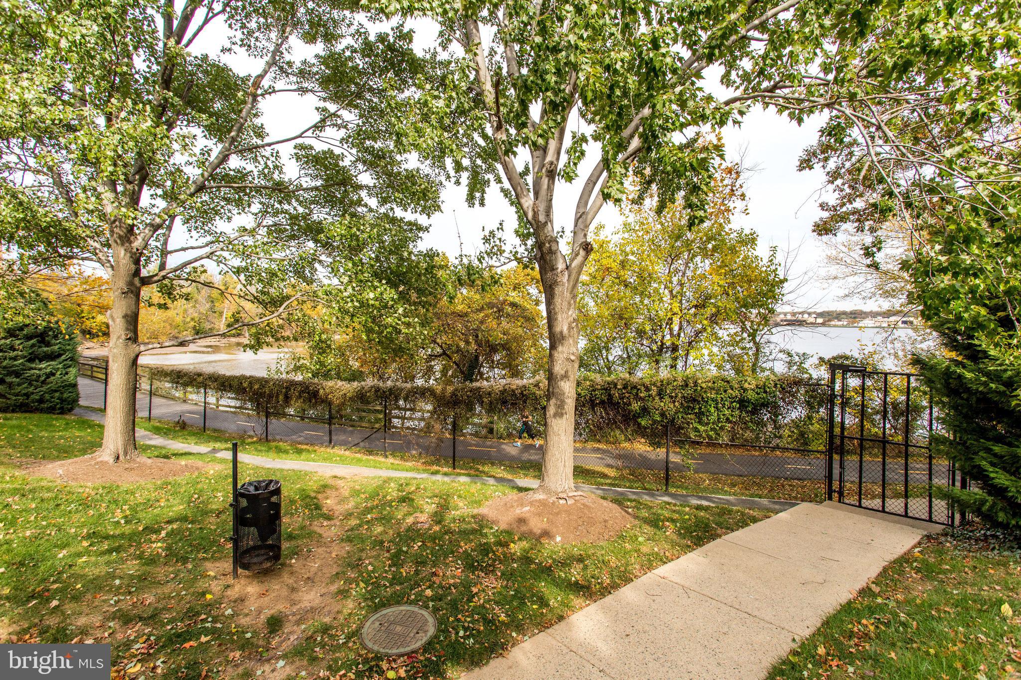 501 SLATERS LANE 306