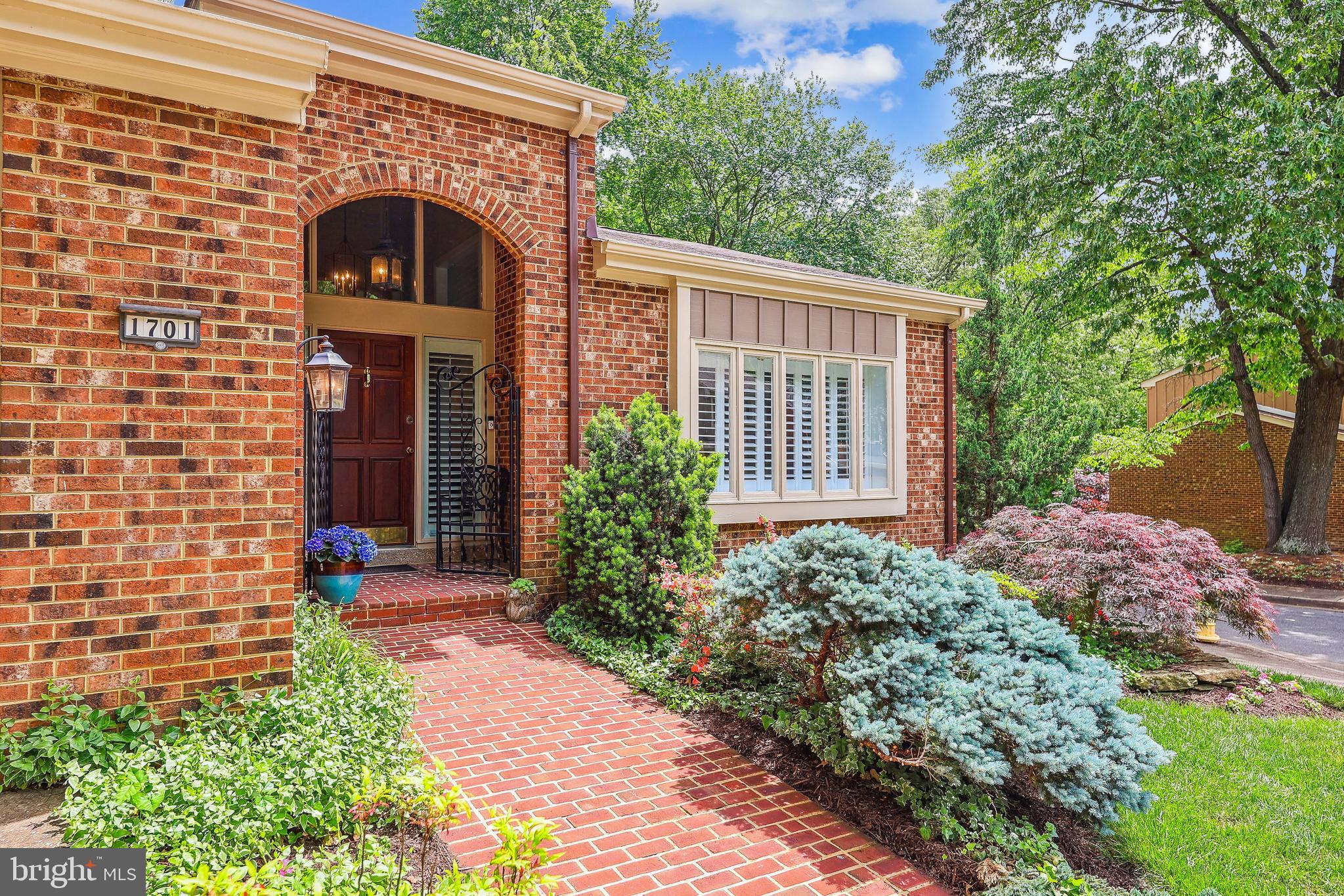 1701 MAPLE HILL PLACE