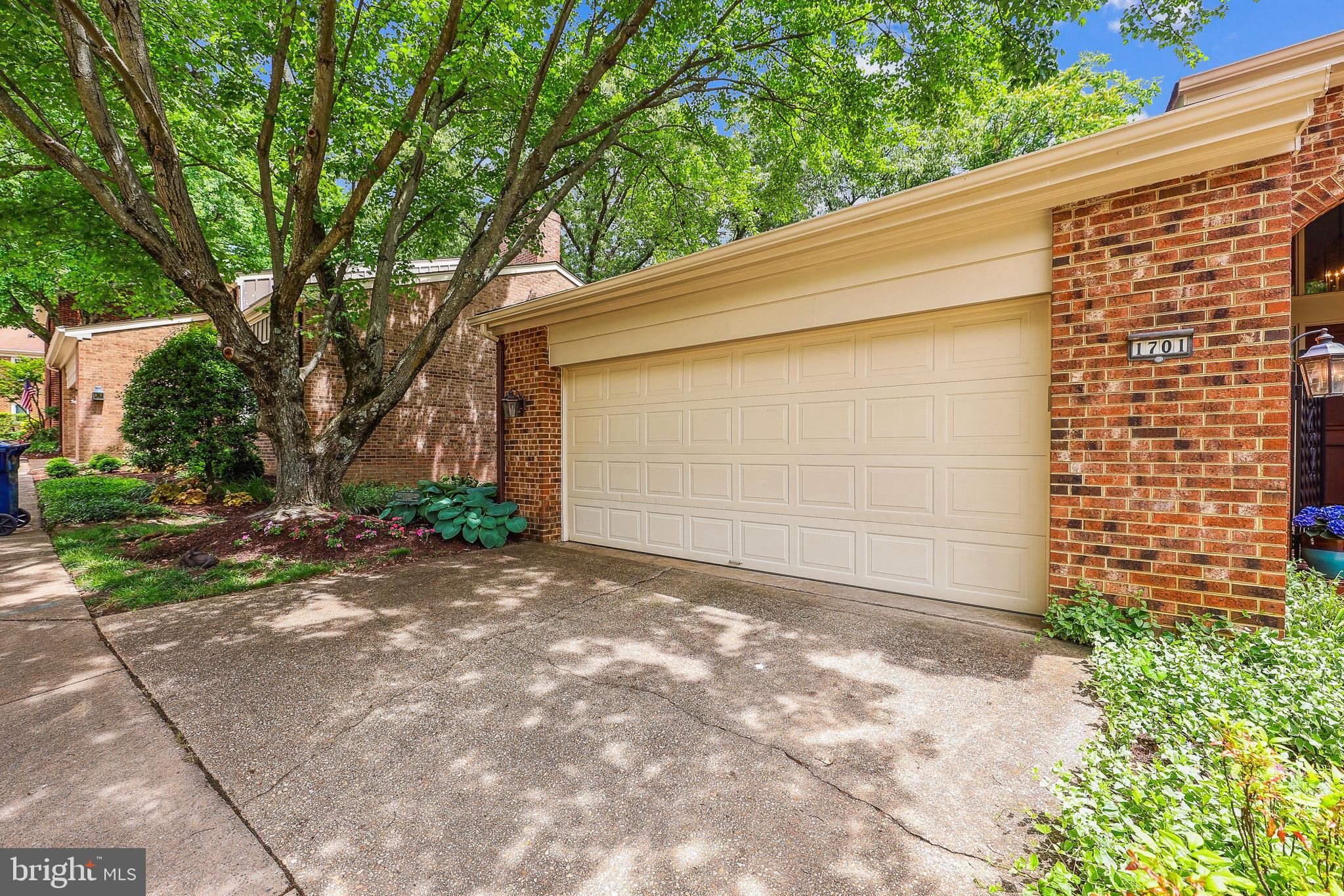 1701 MAPLE HILL PLACE