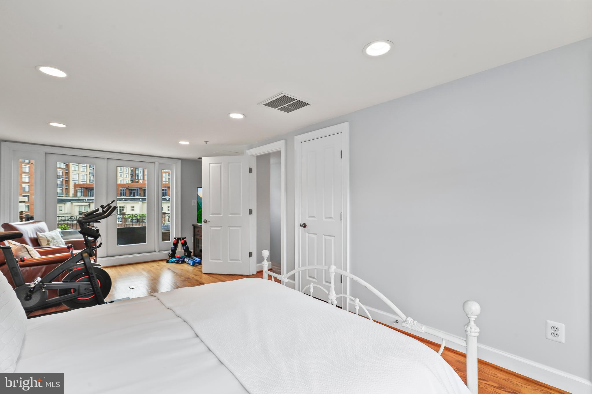 410 JOHN CARLYLE STREET