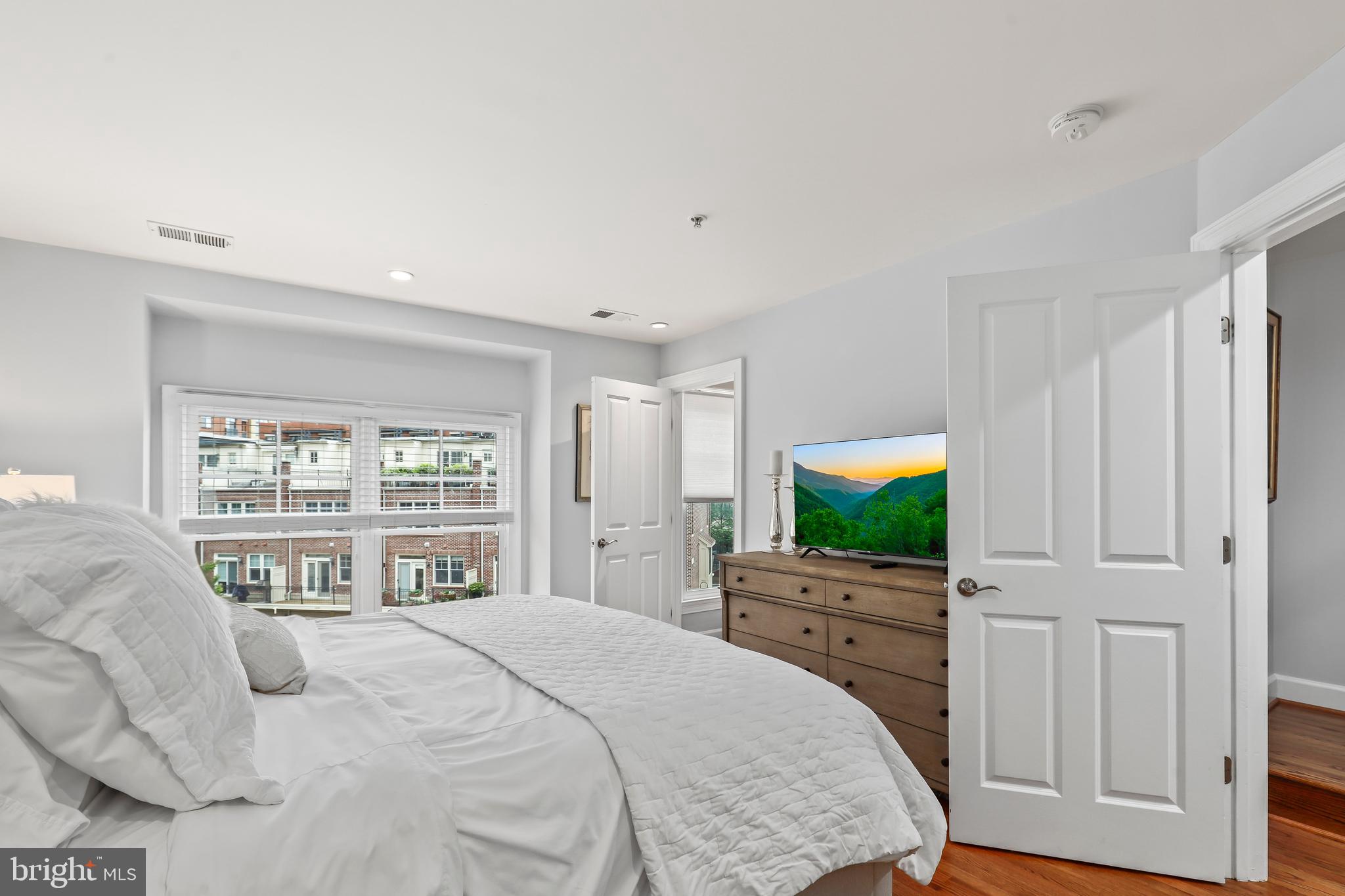 410 JOHN CARLYLE STREET