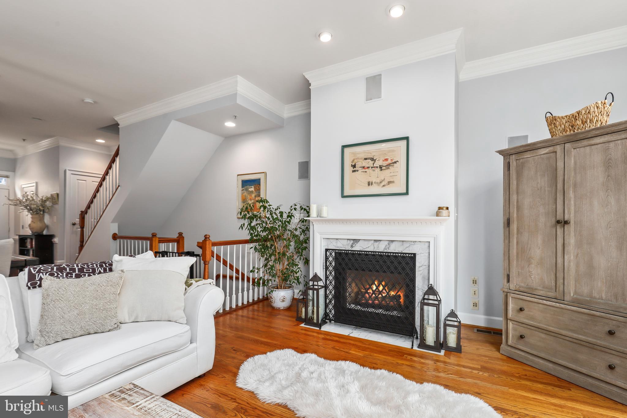 410 JOHN CARLYLE STREET