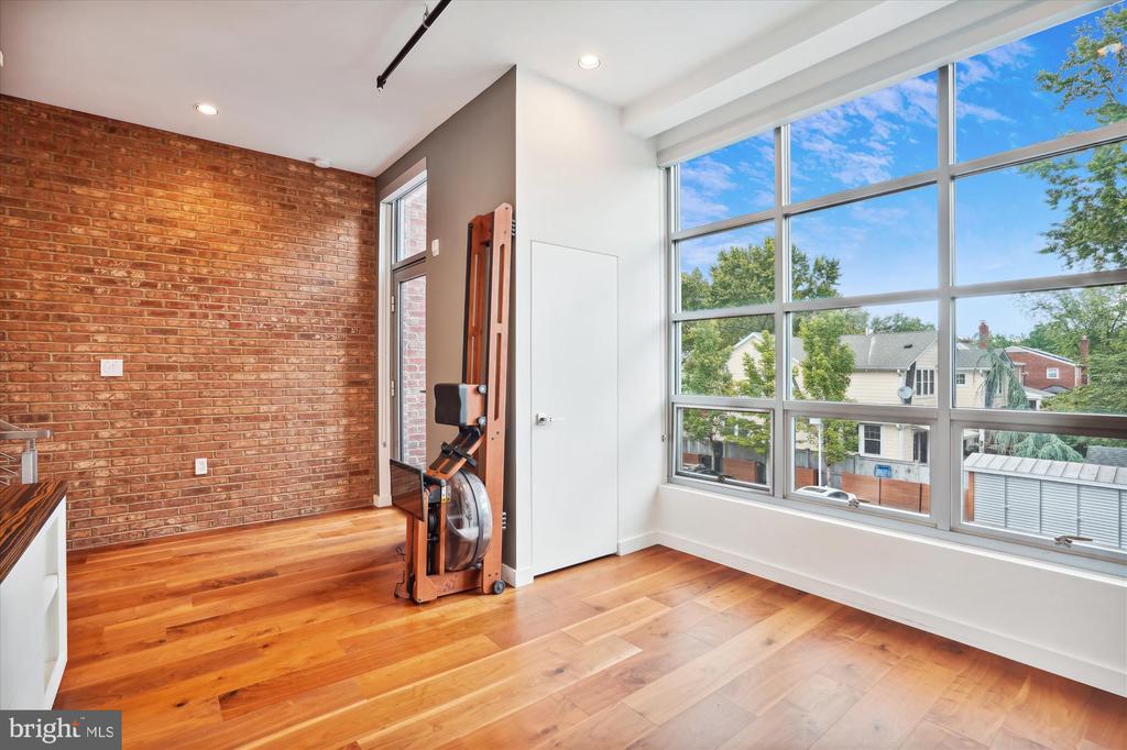 2713 MOUNT VERNON AVENUE A2