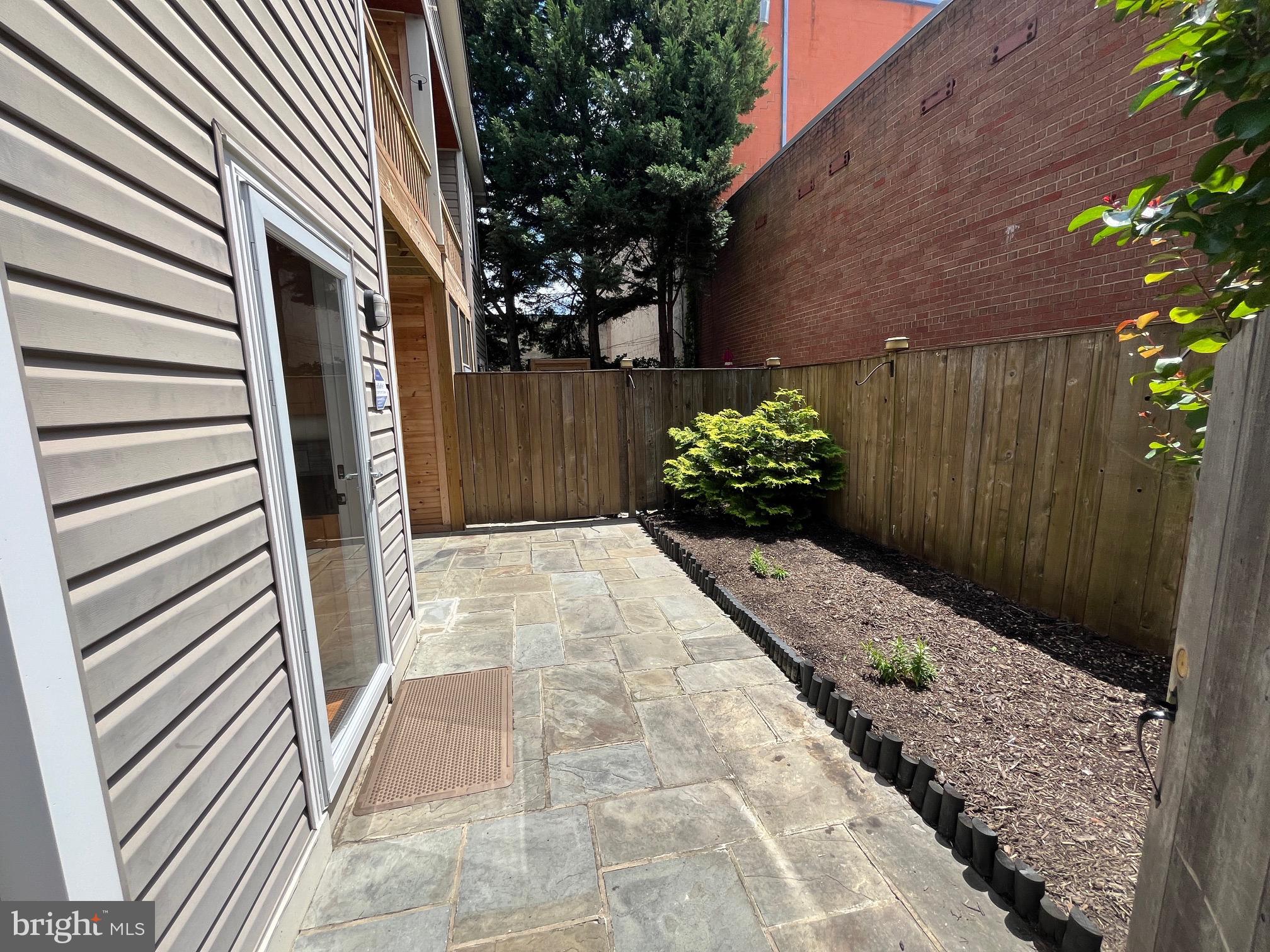 409 E RAYMOND AVENUE 4