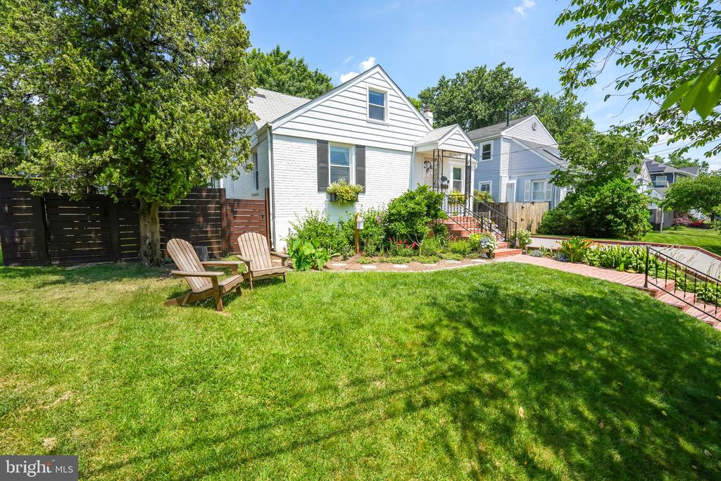 1109 CROSS DRIVE