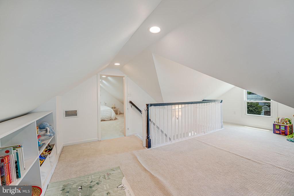 1109 CROSS DRIVE