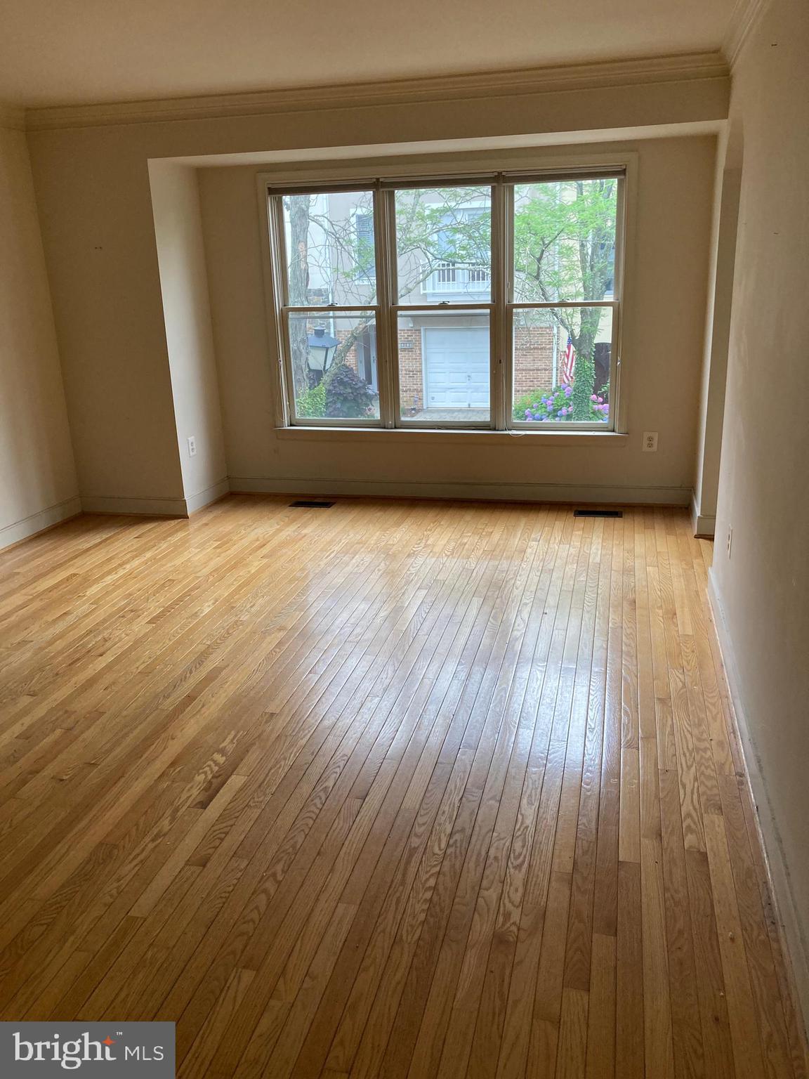 3819 WHITE POST COURT