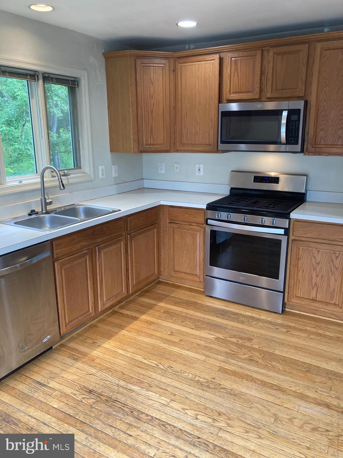 3819 WHITE POST COURT