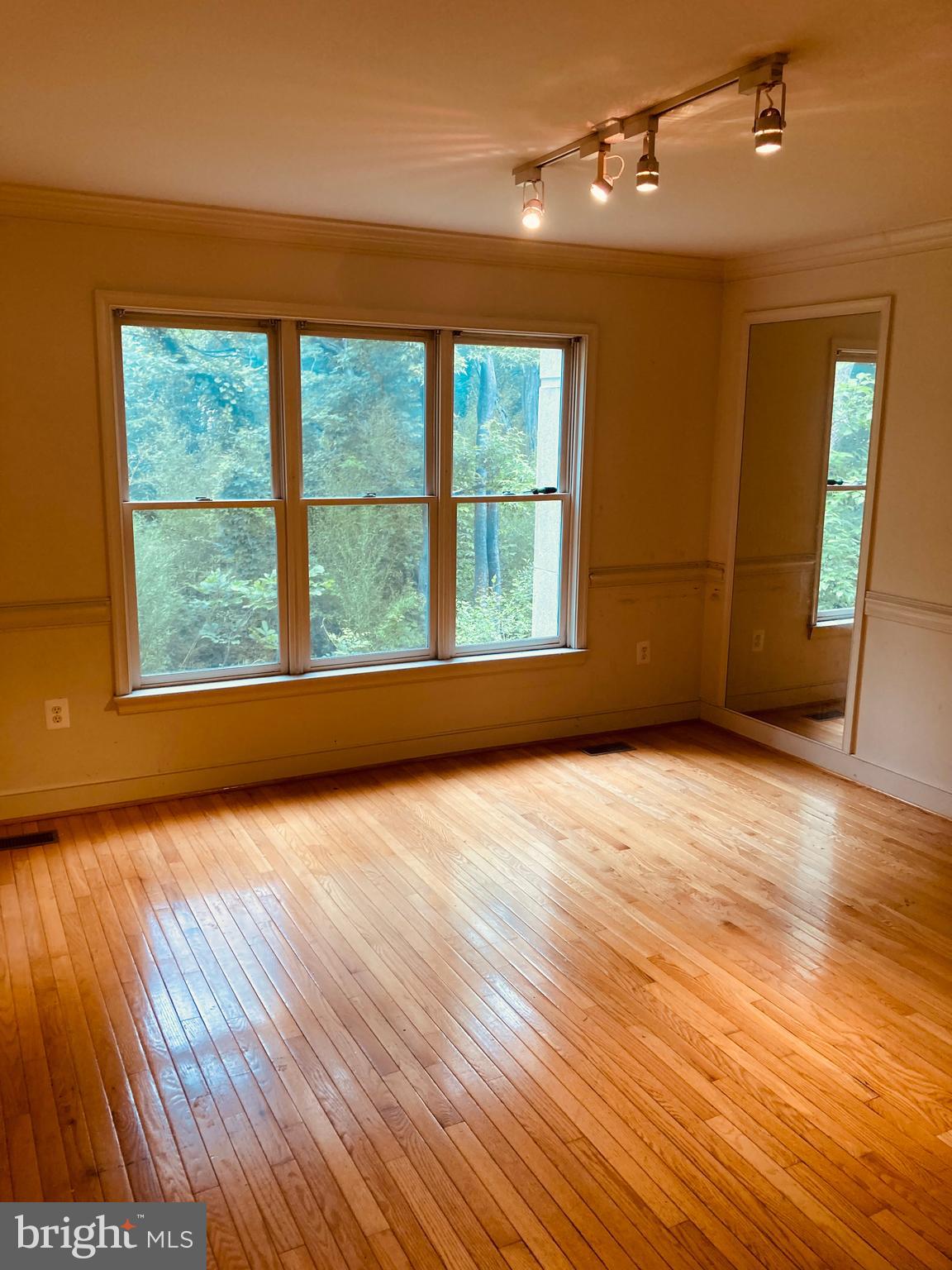 3819 WHITE POST COURT