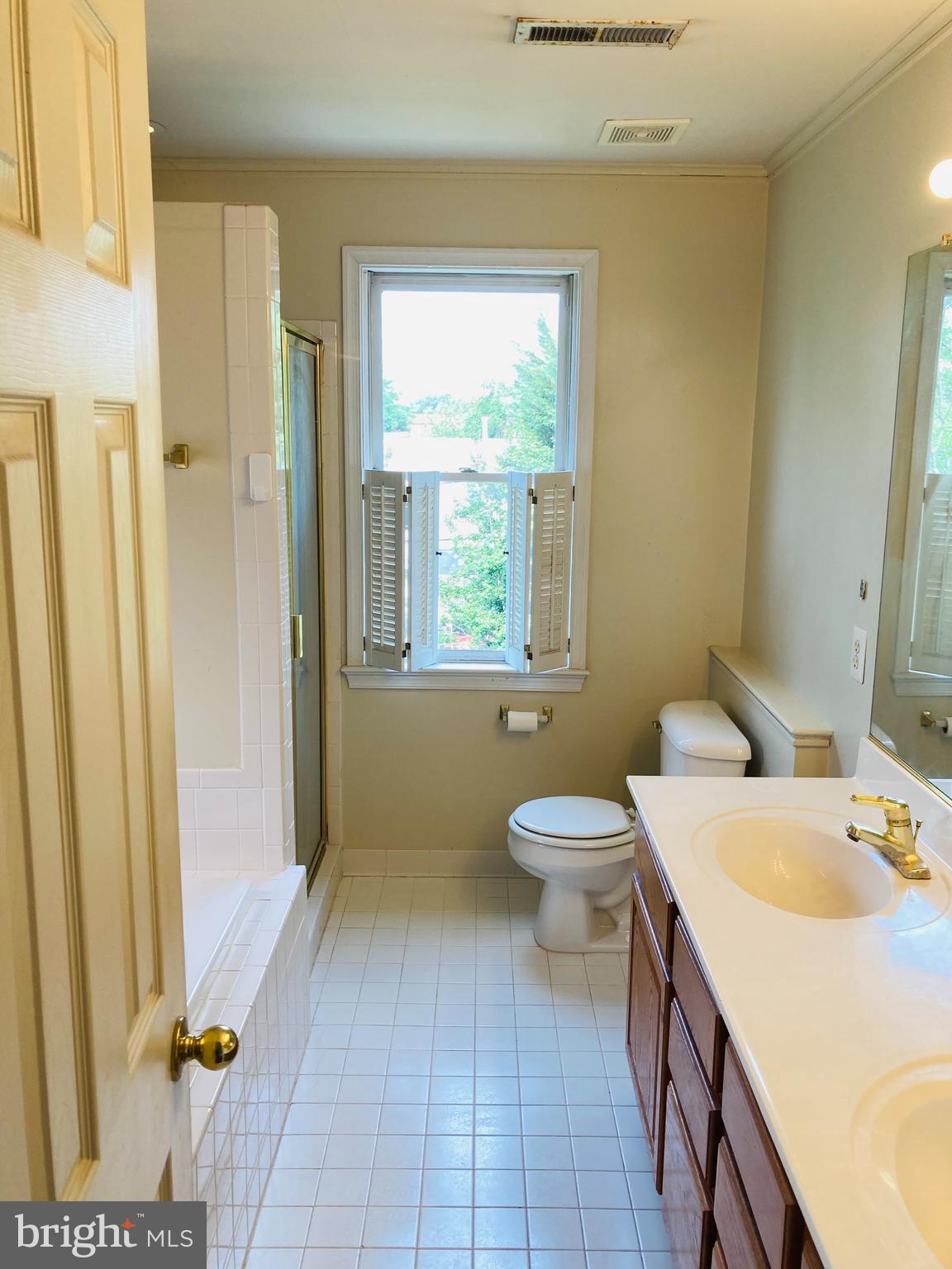 3819 WHITE POST COURT