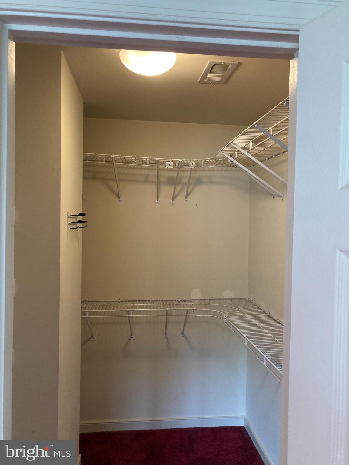 3819 WHITE POST COURT