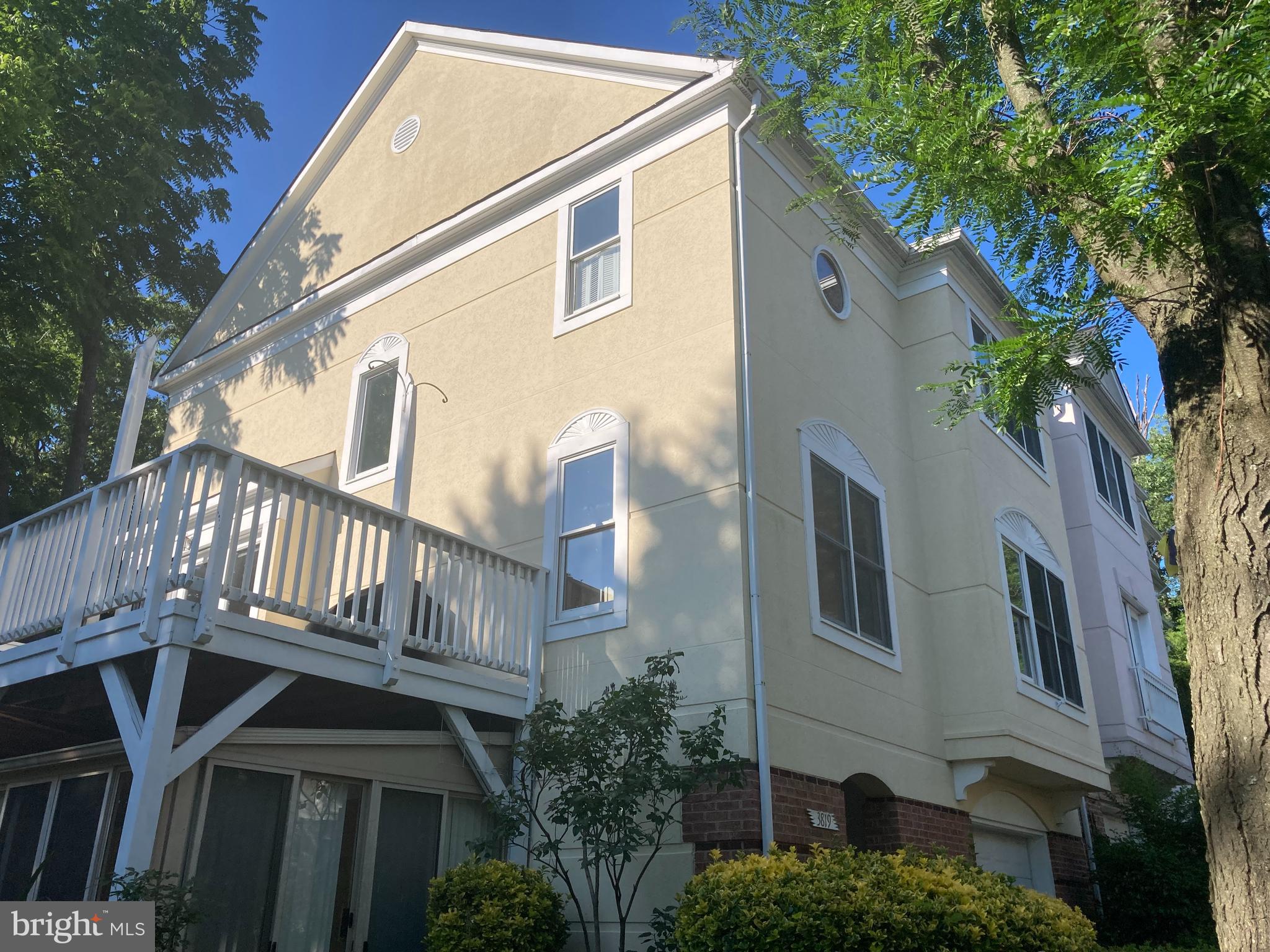 3819 WHITE POST COURT