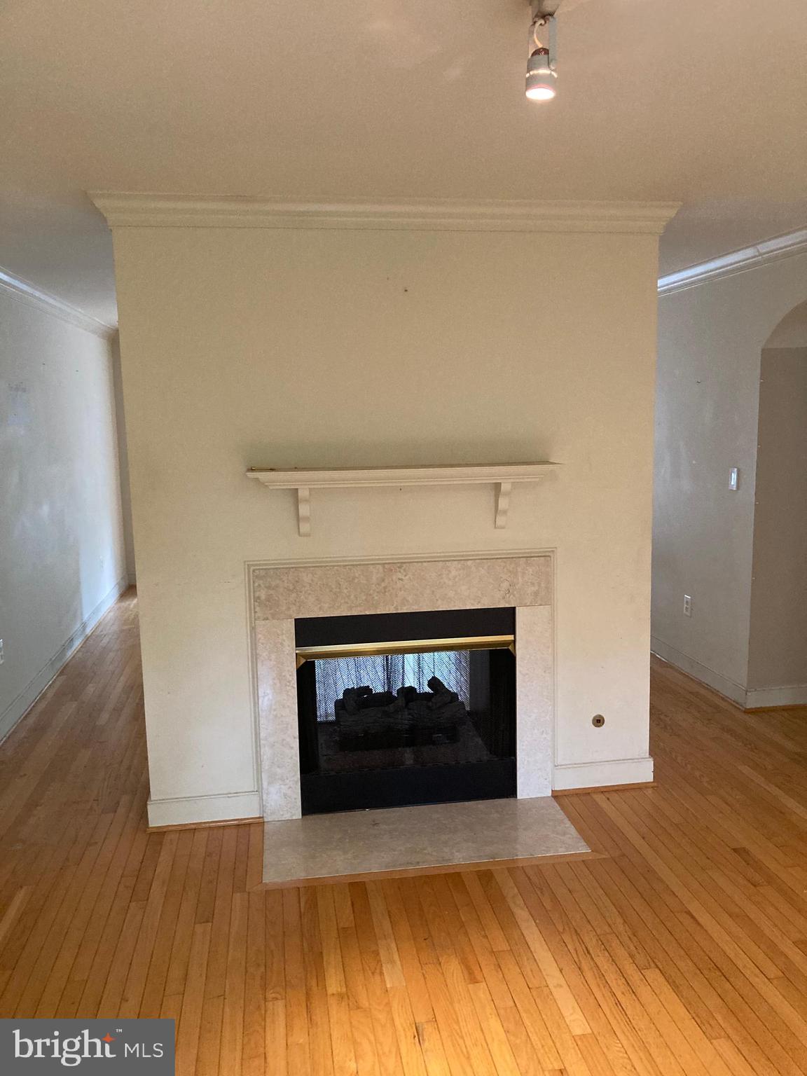 3819 WHITE POST COURT