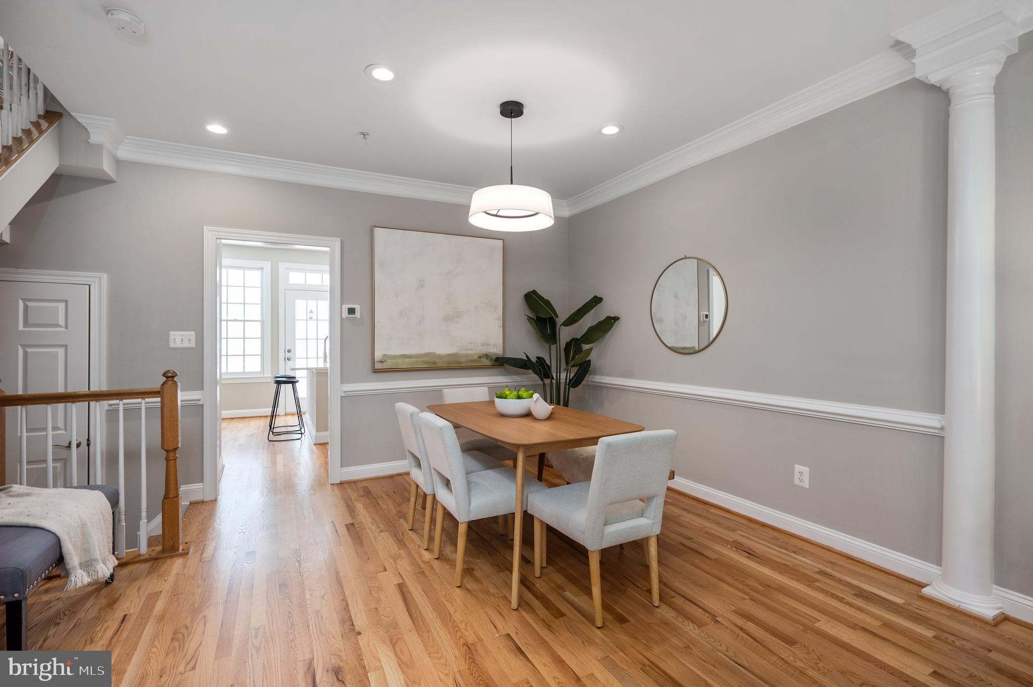 1208 ROUNDHOUSE LANE