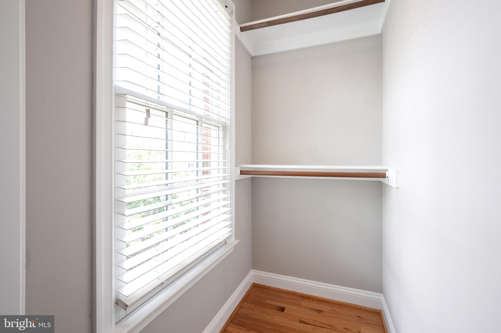 1208 ROUNDHOUSE LANE