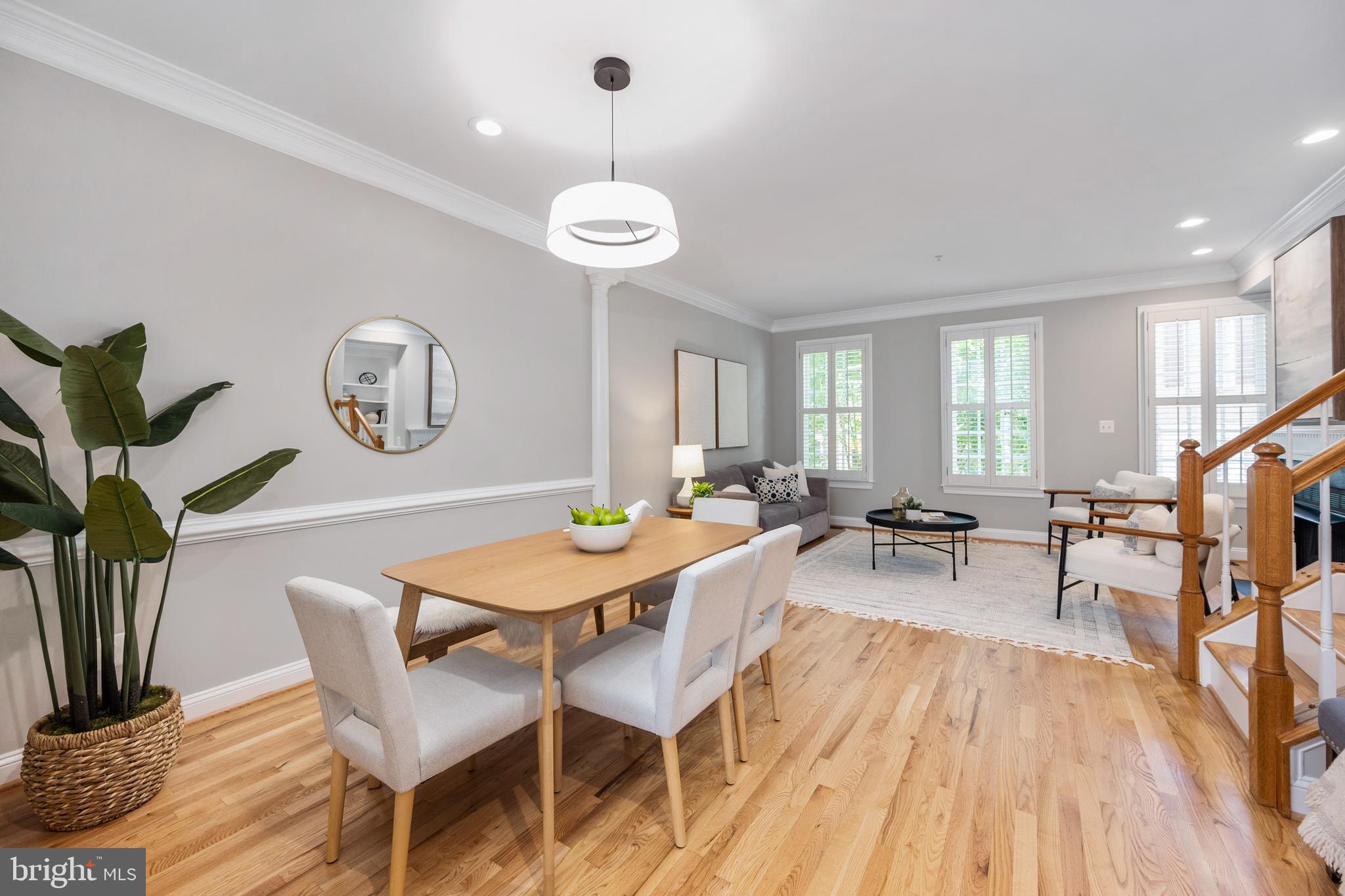 1208 ROUNDHOUSE LANE
