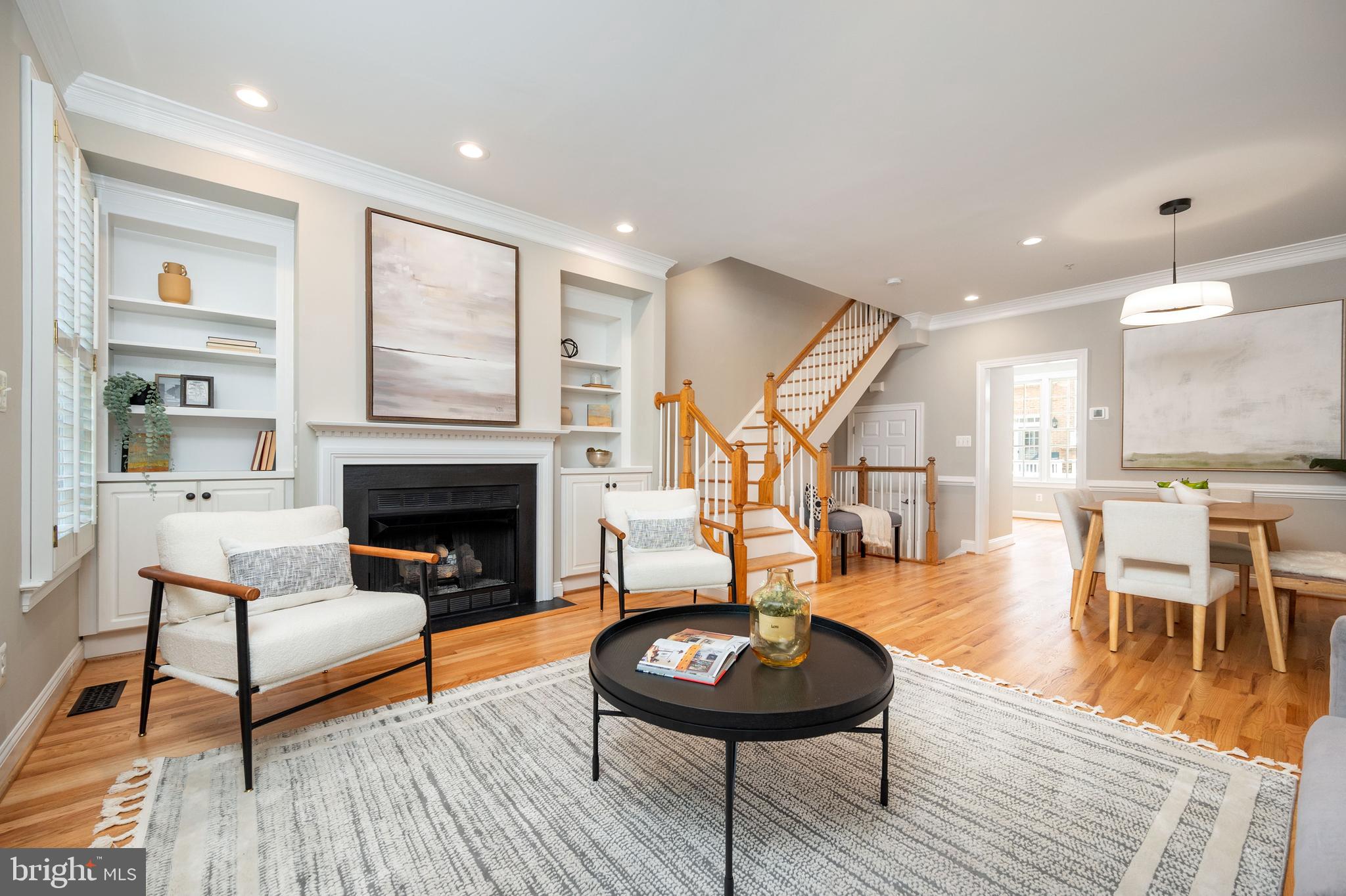 1208 ROUNDHOUSE LANE