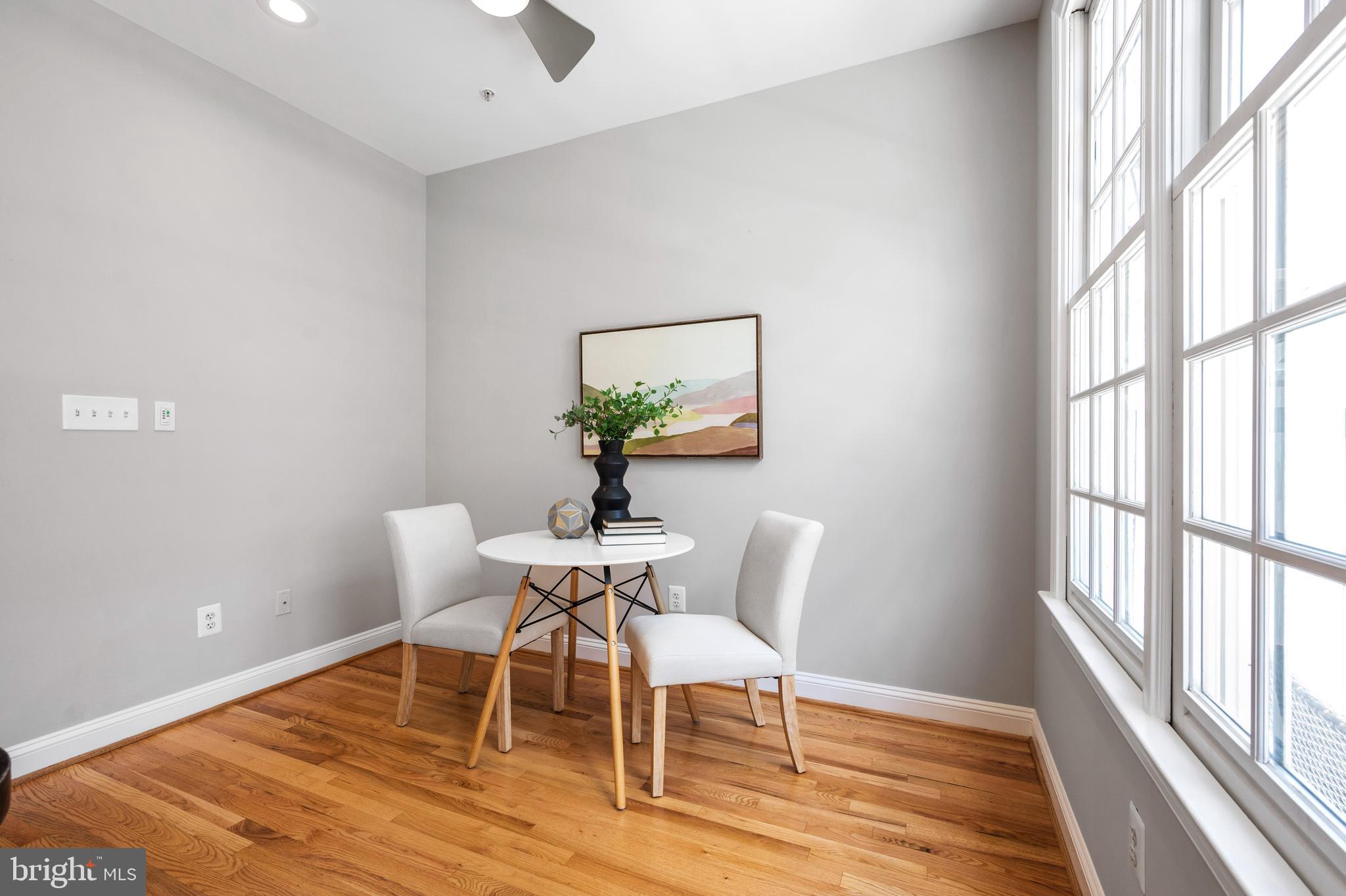 1208 ROUNDHOUSE LANE