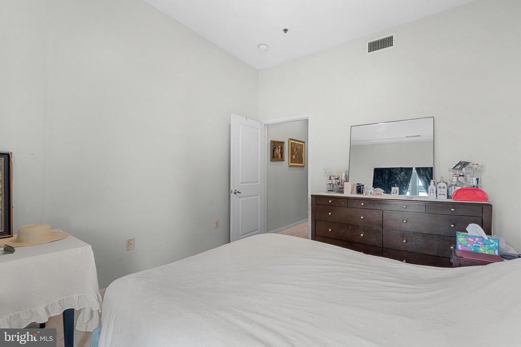 309 HOLLAND LANE 310
