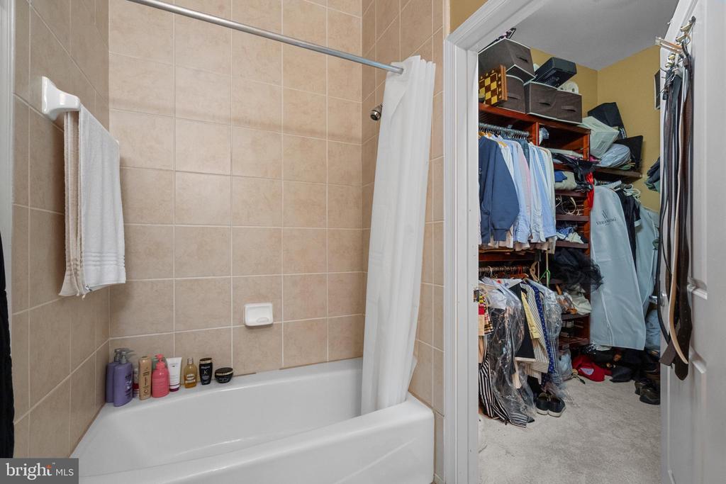 309 HOLLAND LANE 310