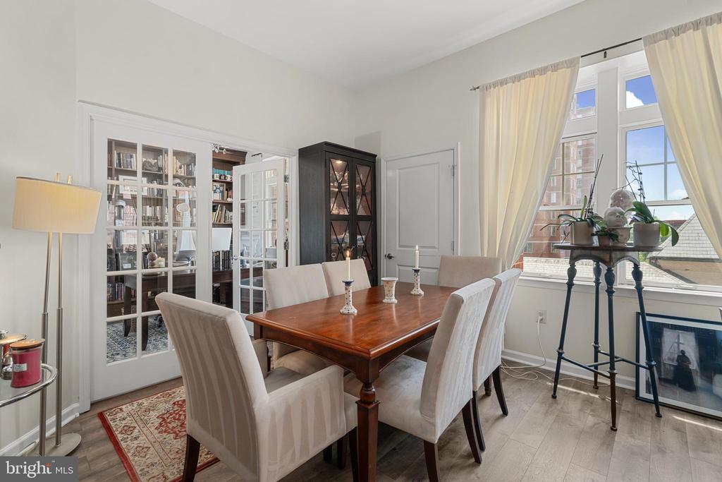 309 HOLLAND LANE 310