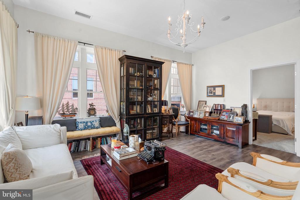 309 HOLLAND LANE 310